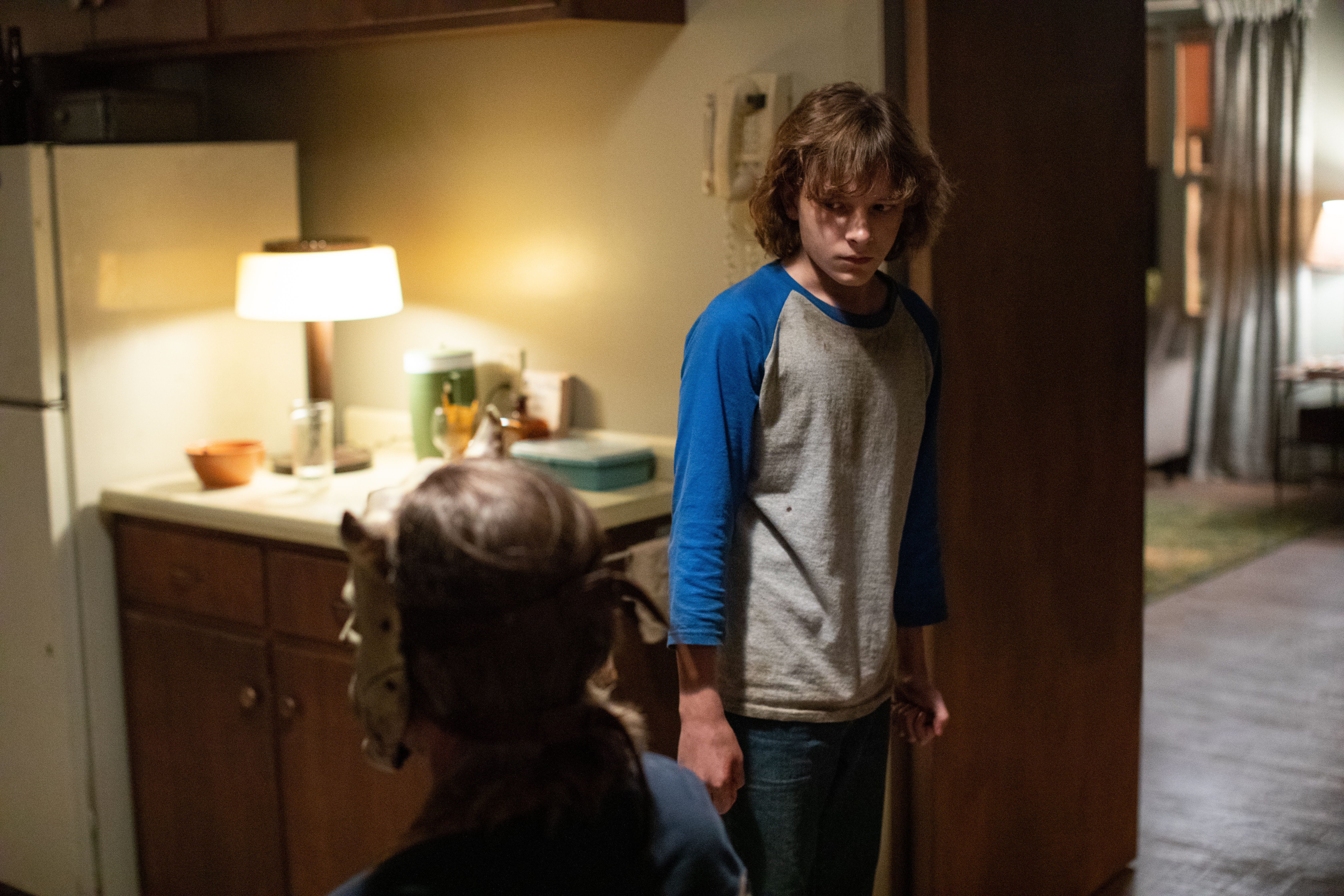 《闇黑電話》裡頭有連環殺人魔、還有被擄走的小孩...這些儼然如惡夢般的情節，都是導演史考特德瑞森童年的縮影。（UIP提供）