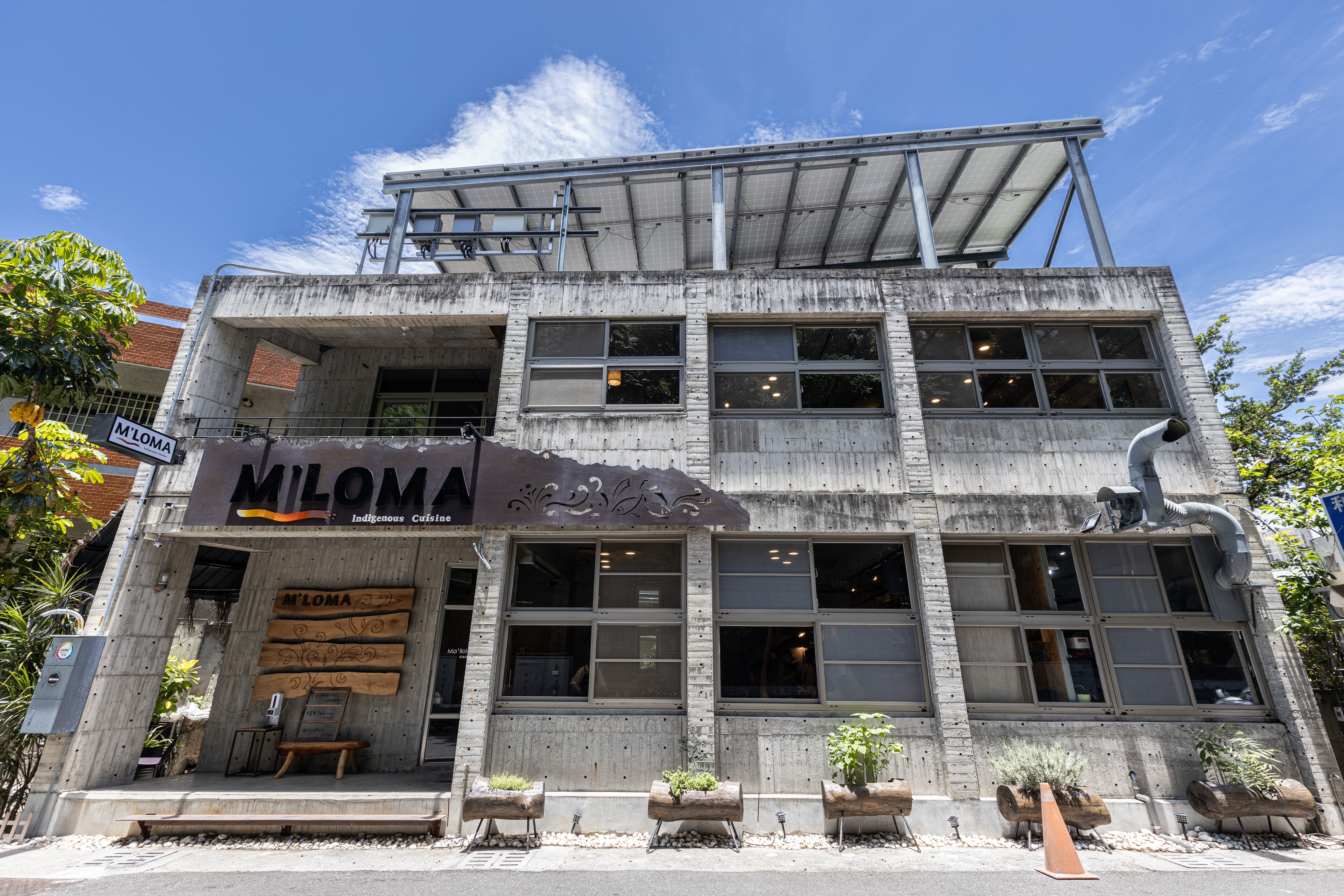 「M'LOMA」簡潔樸質的外觀。