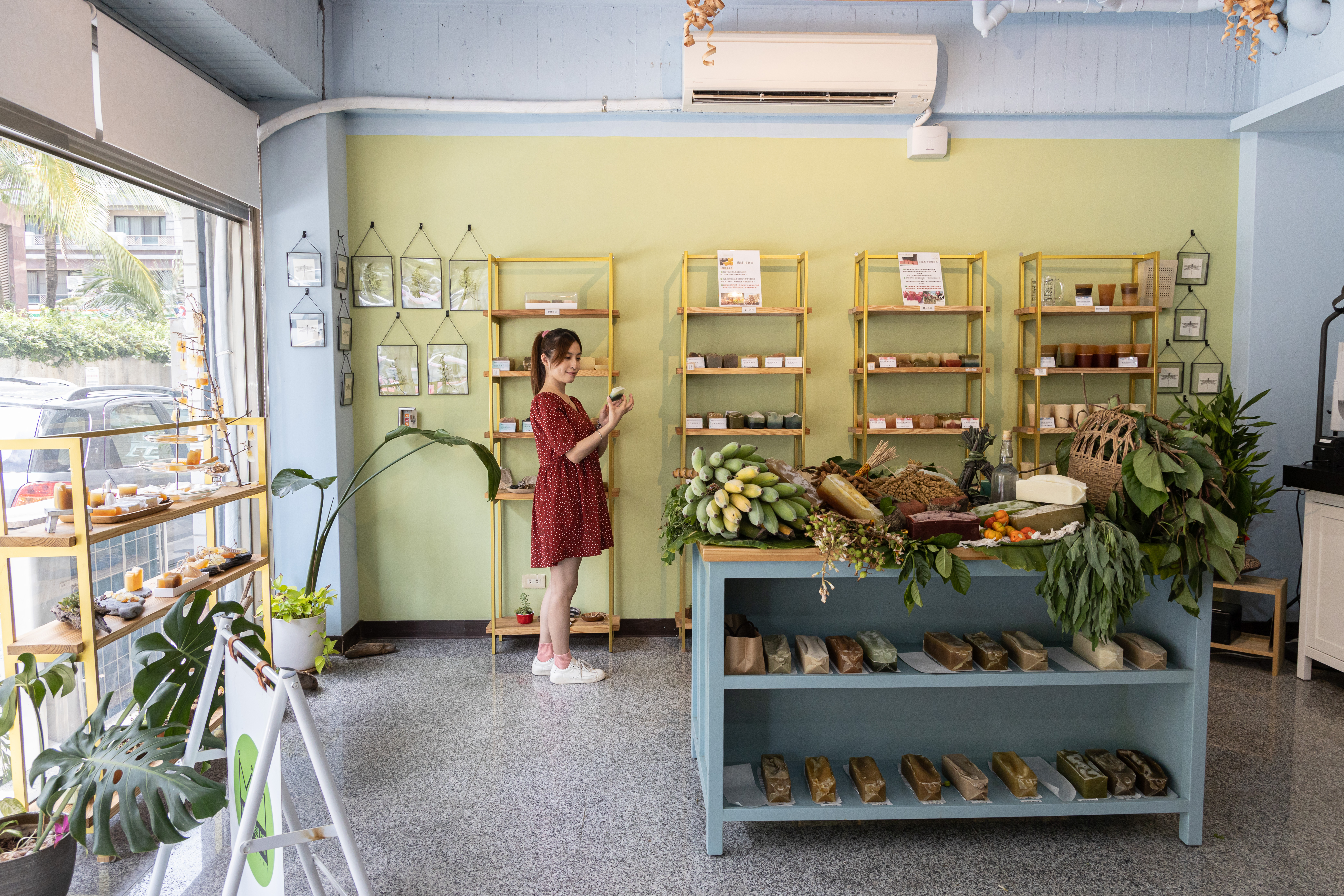 「野菜皇后」展示各式各樣的野菜皂，讓人每一種都想嘗試。 