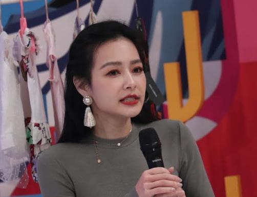 王思佳錄影分享育兒經。(圖/中天提供)