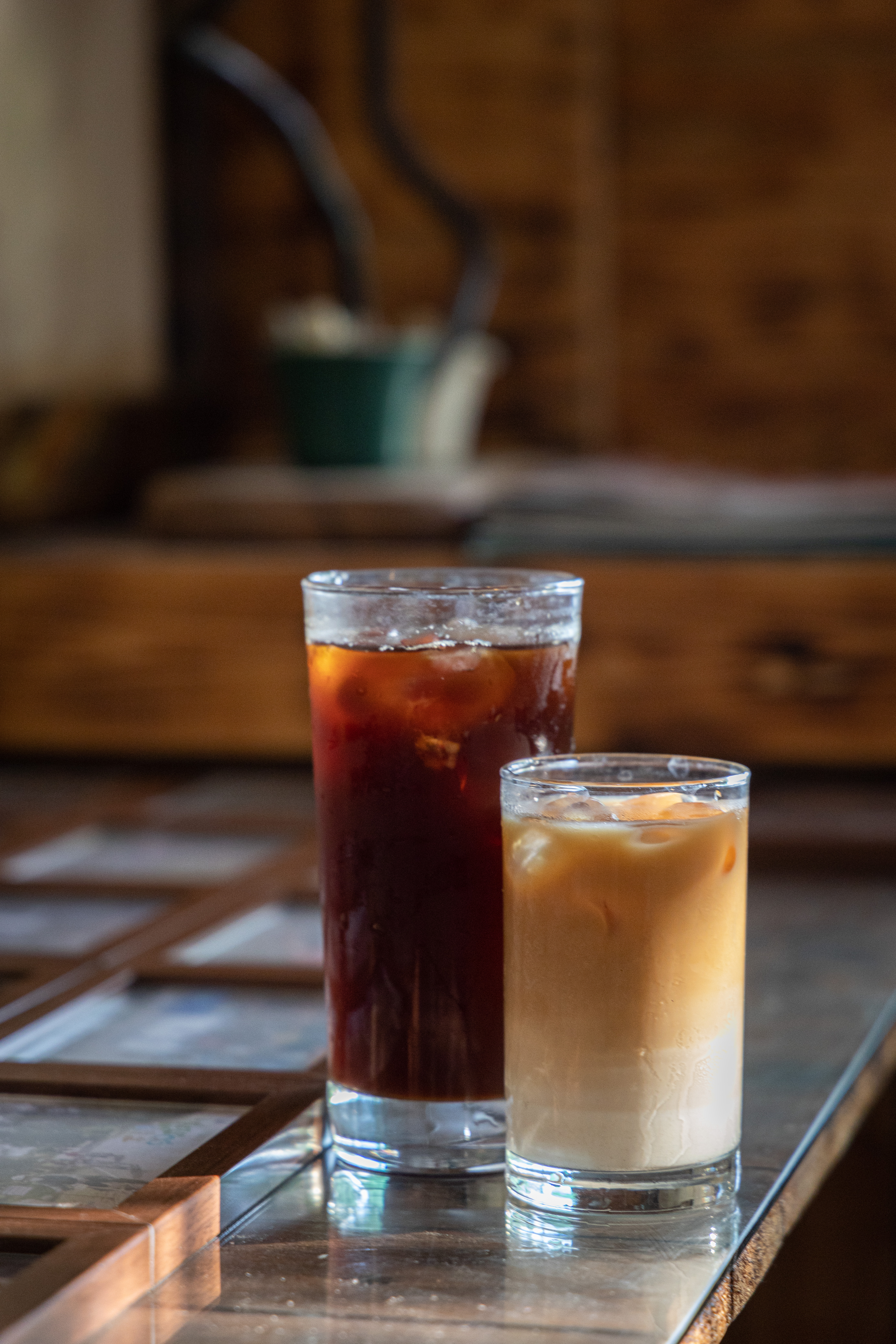 這裡也供應簡單的飲料（美式咖啡100元／杯，拿鐵120元／杯），旅客可在此稍作休息。