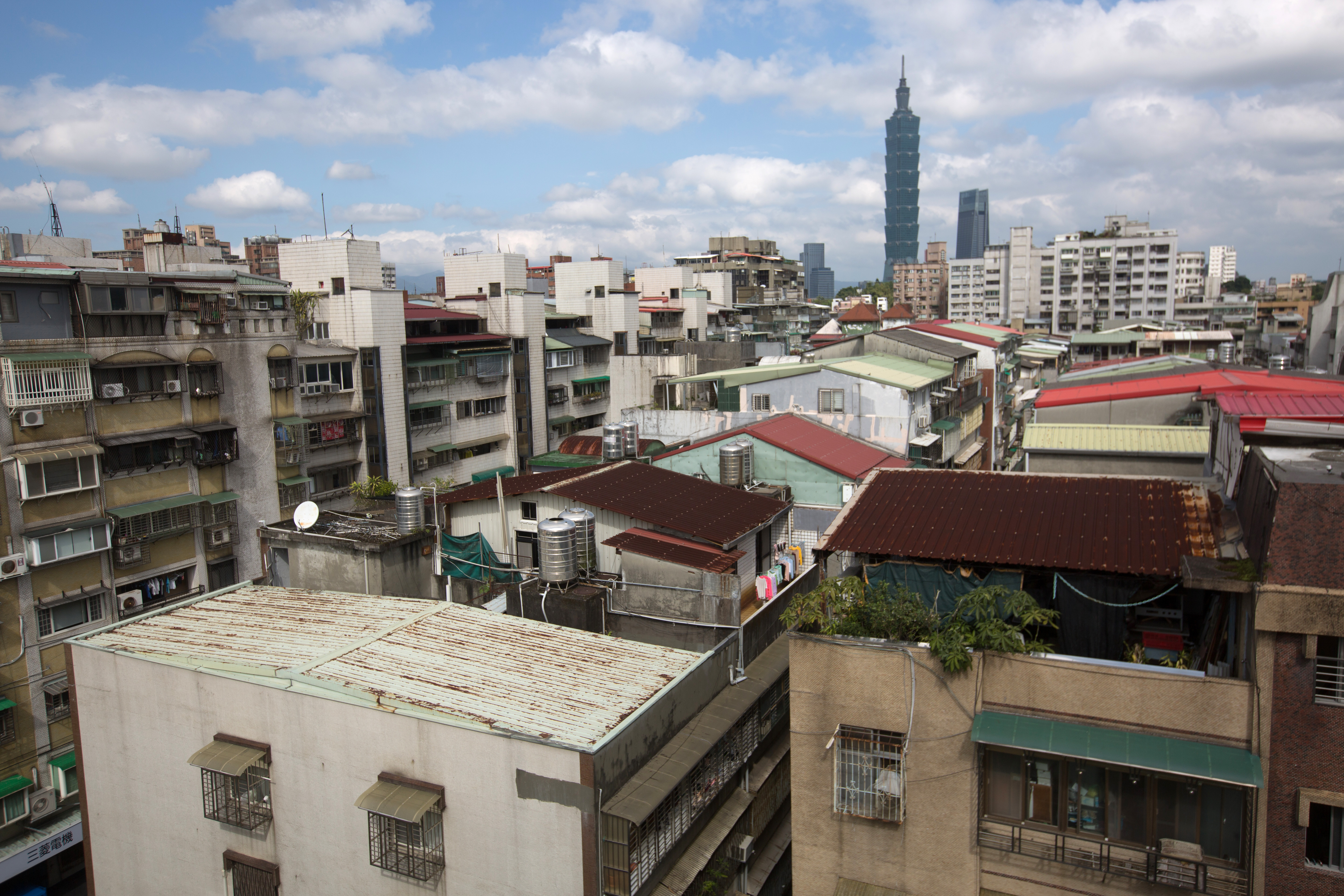 專家表示，央行3月後連續升息，第二季開始房貸利率走升，買方多認為價格應有商議空間，因此放緩購屋腳步。