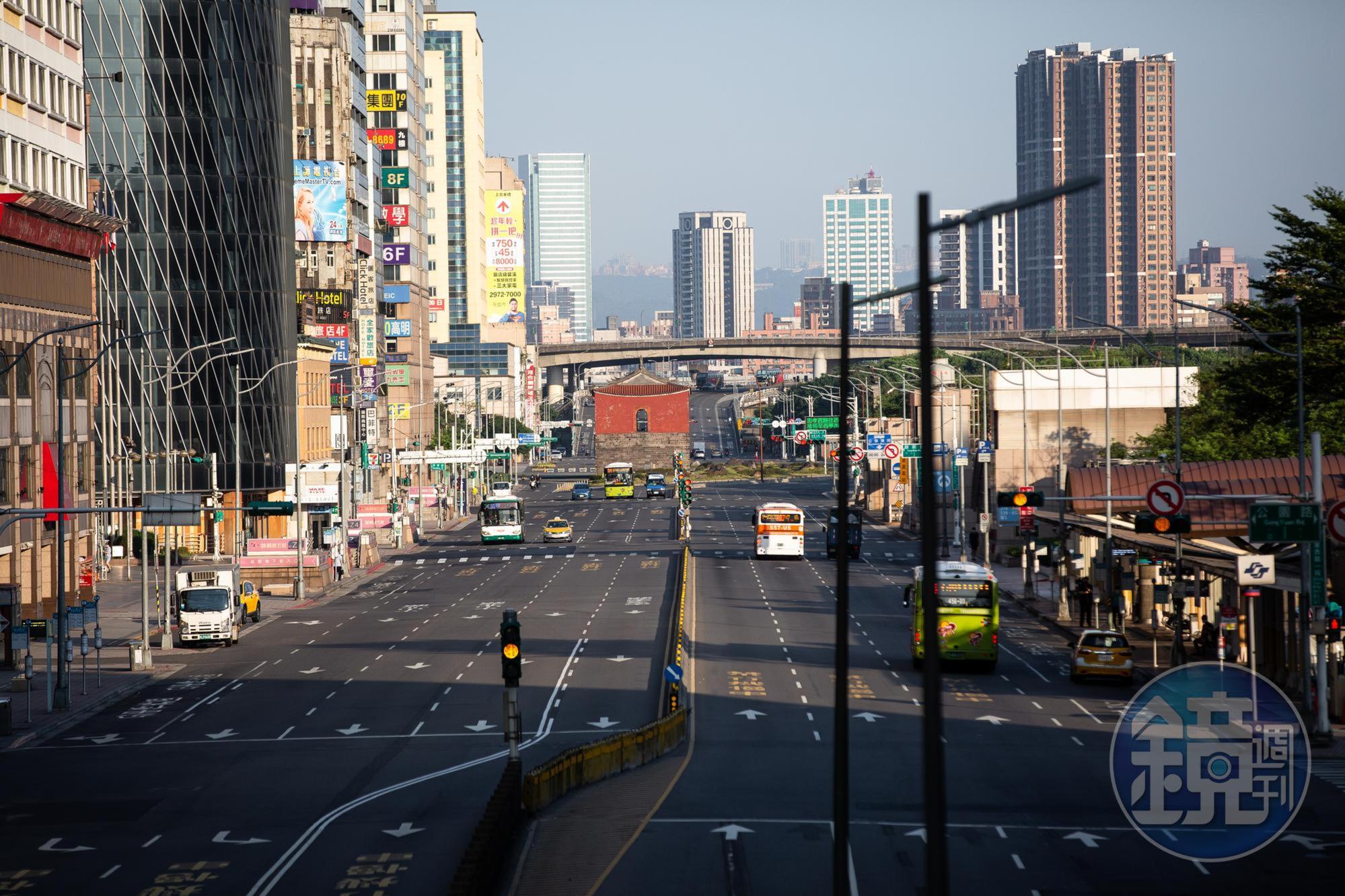 忠孝西路禁行機車超過40年,交通局已表態確定要開放。