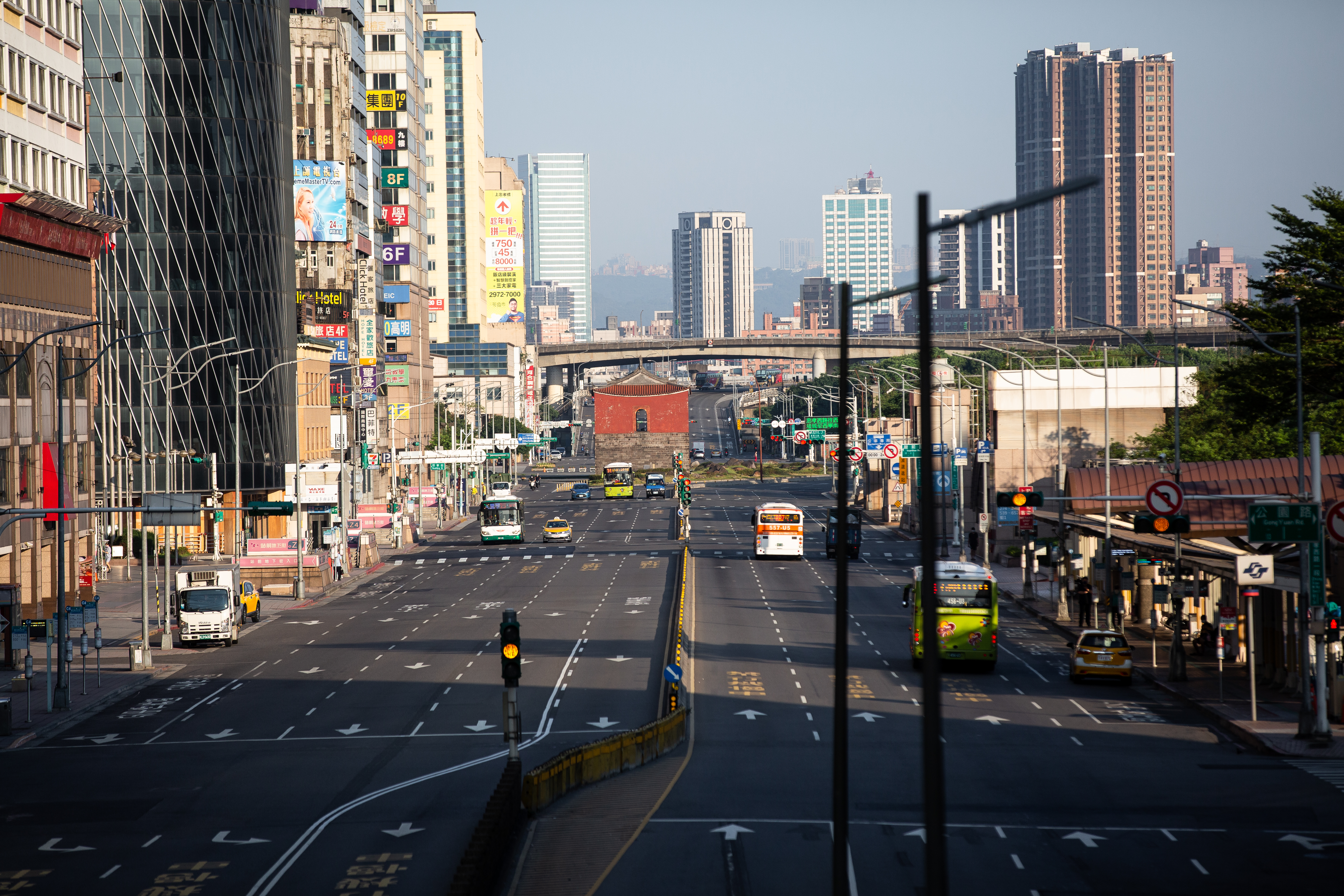 忠孝西路禁行機車超過40年，交通局已表態確定要開放。