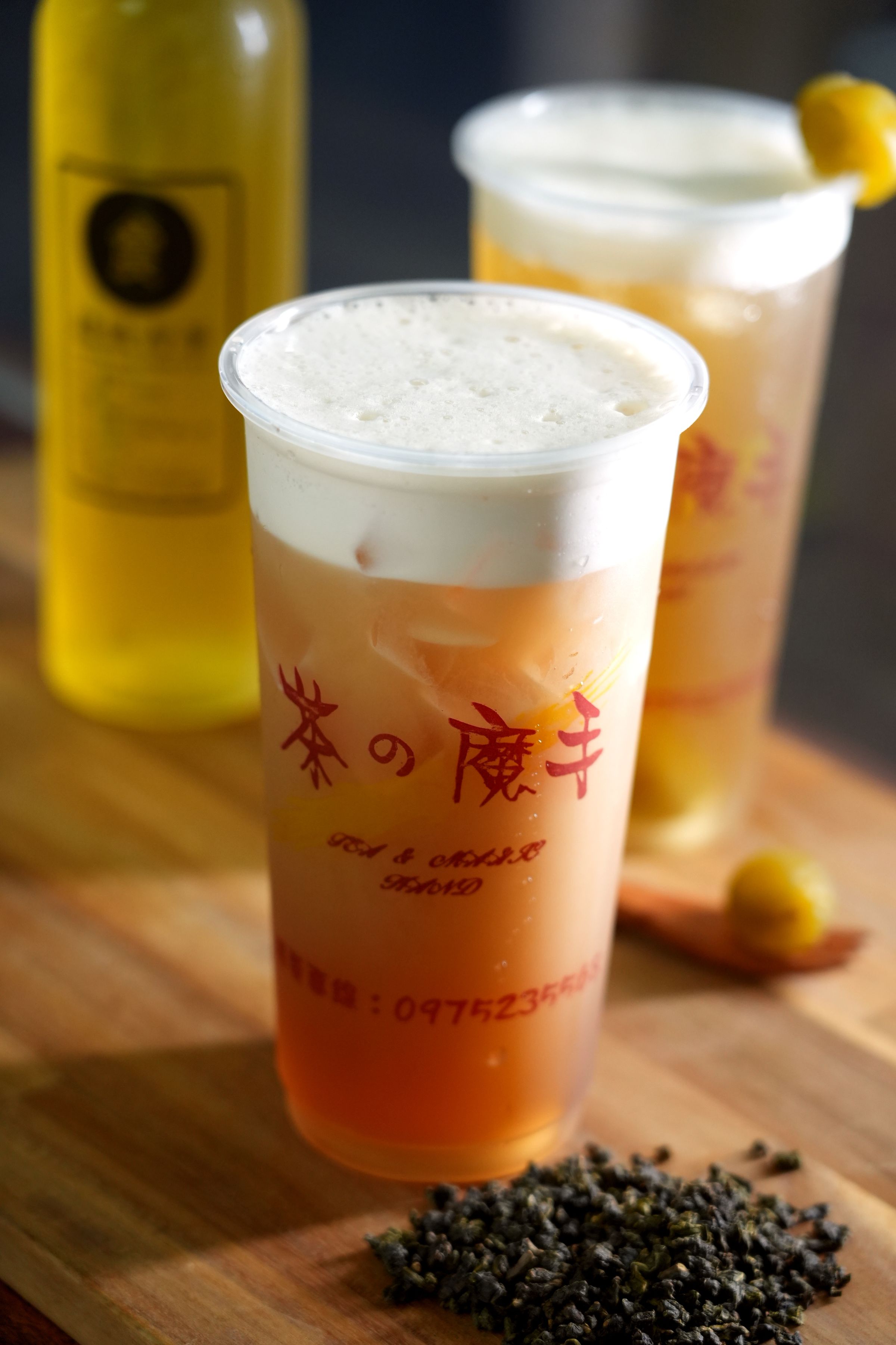 茶の魔手從茶葉、物流到茶飲自建一條龍供應鏈，以平價稱霸南台灣。（山楂烏龍，35元/大杯）