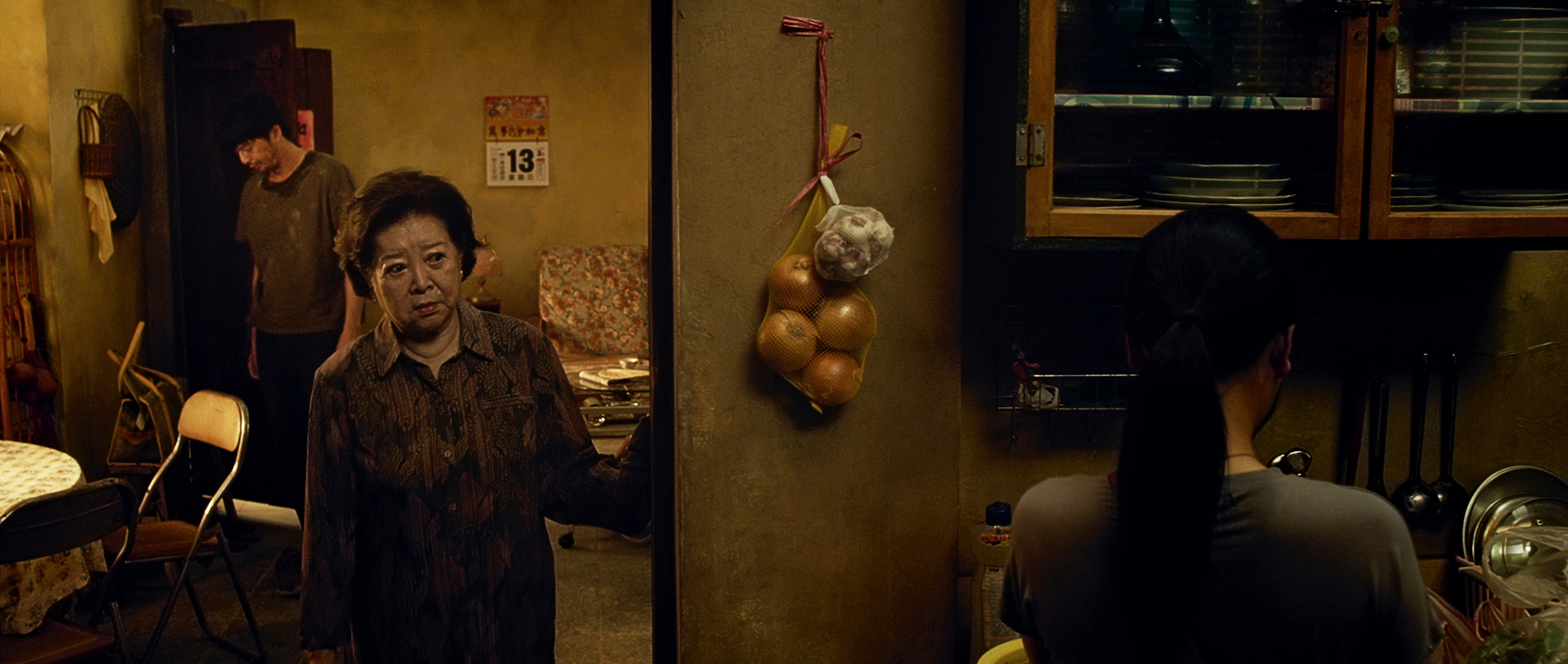 《徘徊年代》是台灣首部由越南裔演員擔綱女主角的電影，主要演員有江常輝（左起）、陳淑芳和阮安妮。（傳影互動提供） 