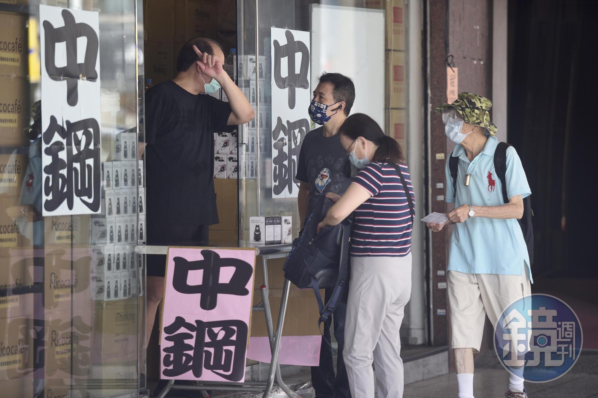 中鋼股票持有人數高達111萬,為存股族熱愛標的,近期股價持續破底,引發市場熱議。