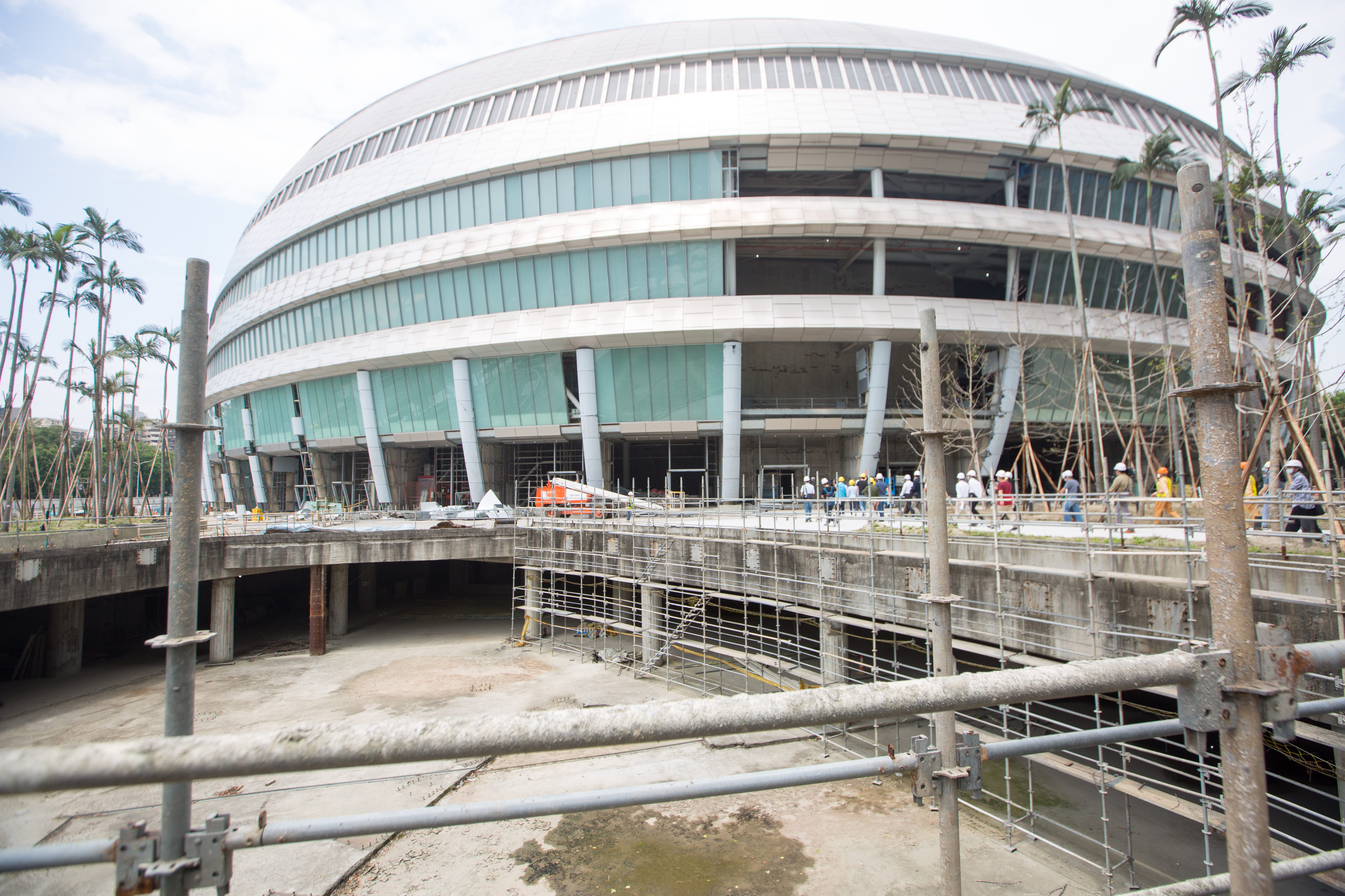 台北遠雄大巨蛋目前還有6%工程未完成,今年10月試營運計畫確定跳票。(圖為去年5月工程進度,本刊資料照)