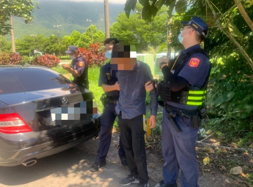 宜蘭一名34歲何姓男子駕駛賓士車至花蓮旅遊，赴超商購物未給錢就落跑，遭移送法辦。