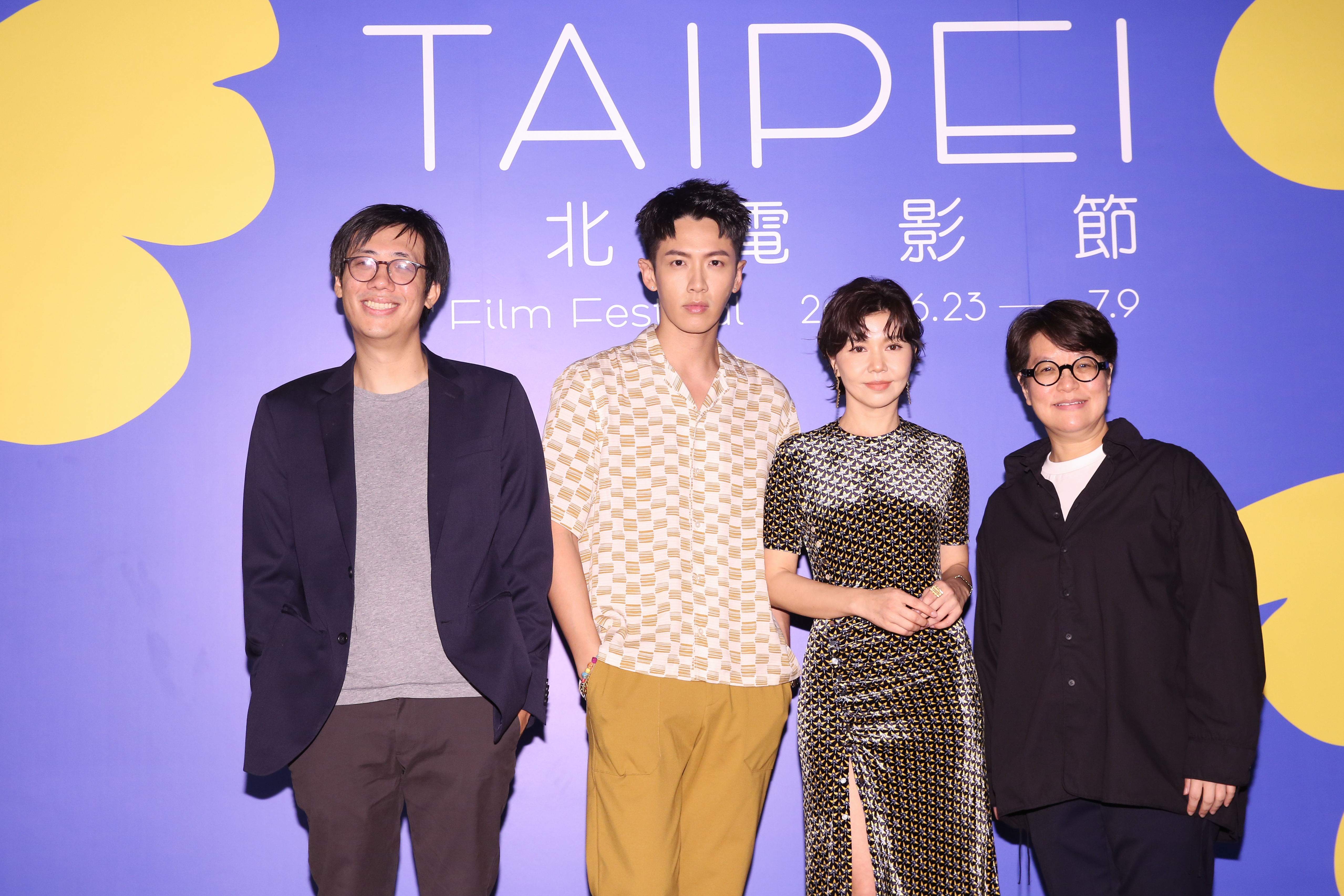 《初戀慢半拍》導演陳駿霖（左起）、柯震東、于子育、監製李耀華。