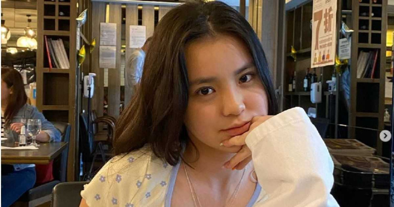 年僅15歲的香港女星姚焯菲（Chantel）一出道就被封為「國民初戀」。（翻攝自chantelyiu IG）