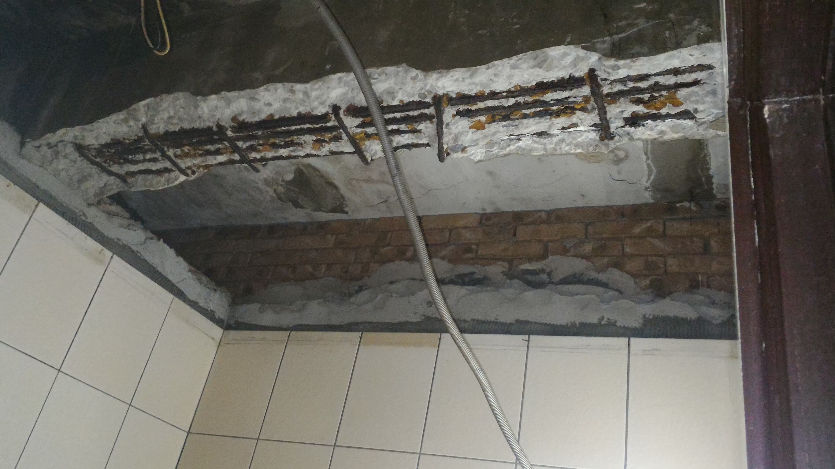 蘆洲長安街193巷95戶公寓社區為海砂屋，過去重建進度停滯不前。（新北住都中心提供）