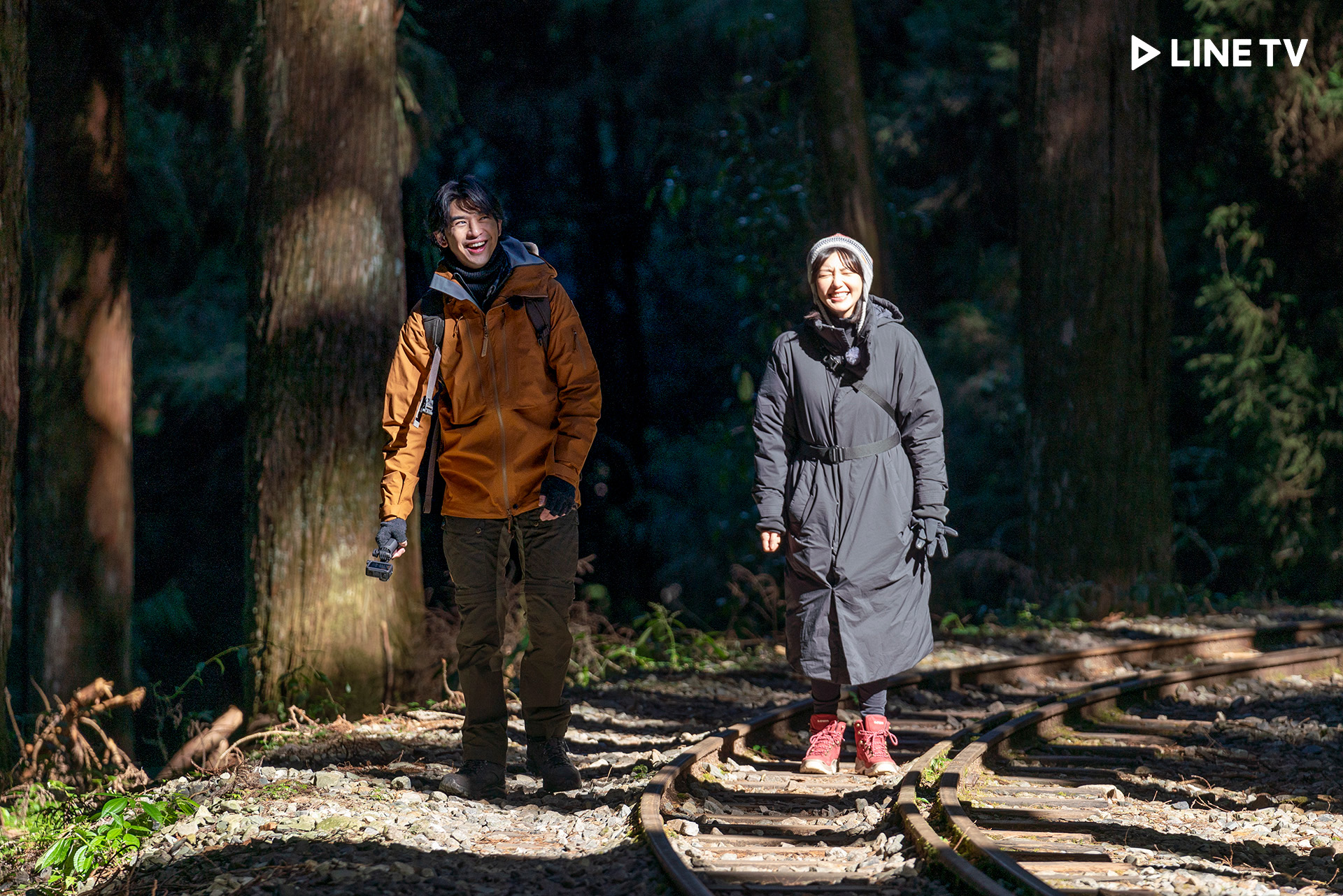 郭雪芙（右）在實境秀中反應真實直接，經常出乎陳柏霖（左）意料之外。（LINE TV提供）