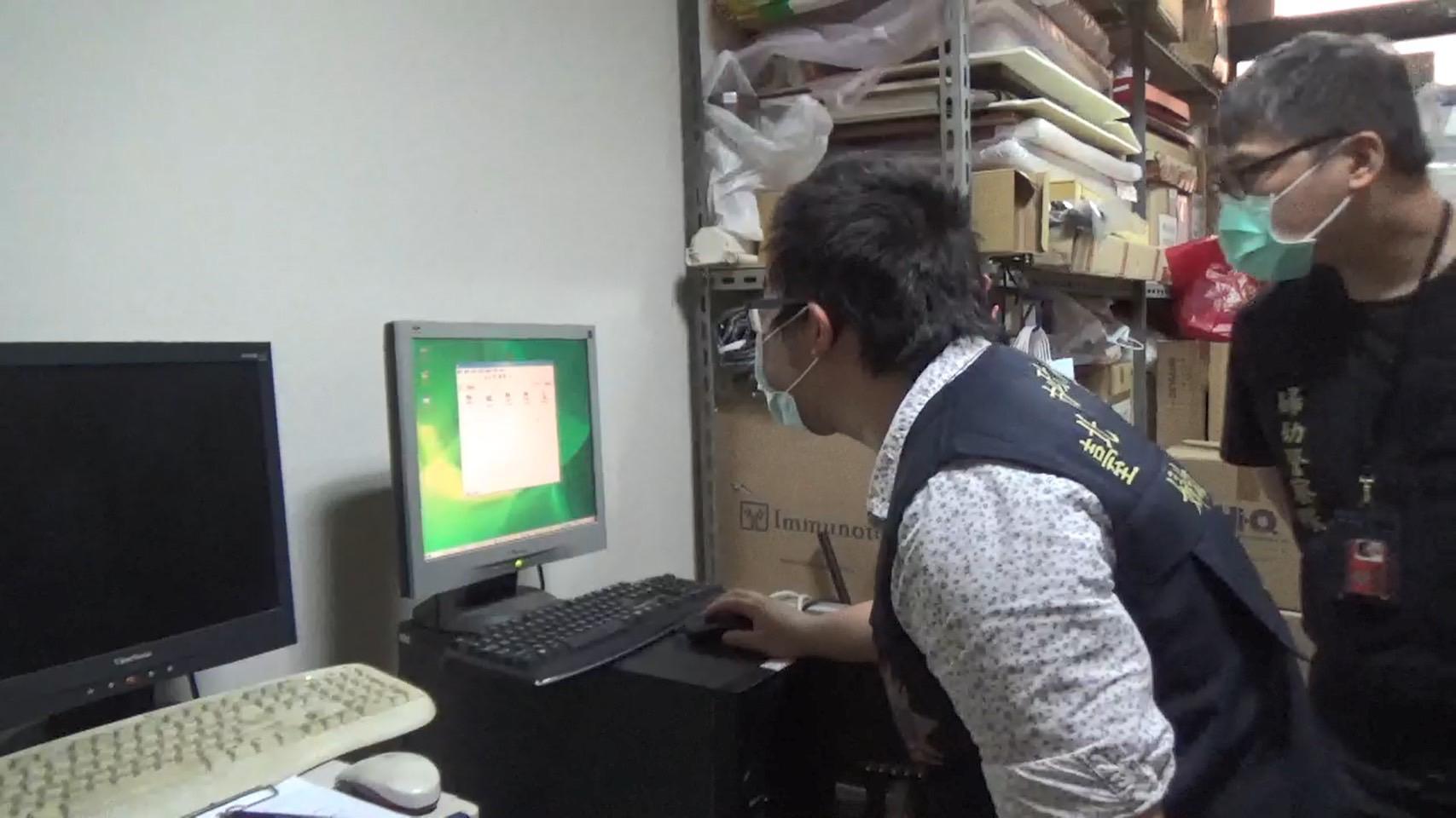 警方查扣危害兒少身心的色情網站。(翻攝畫面)