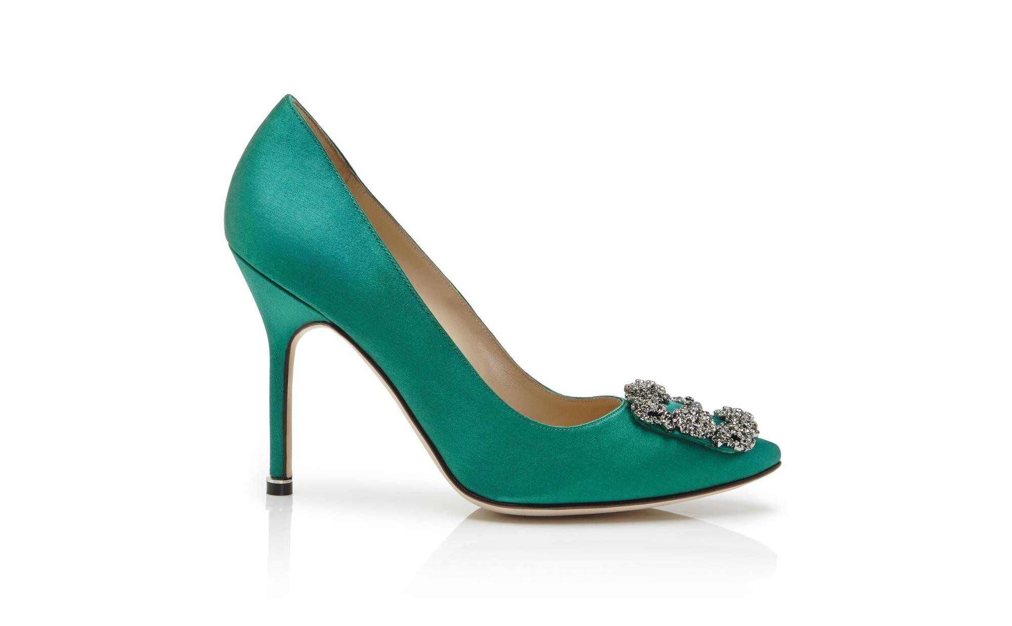 綠色緞面Hangisi高跟鞋 NT$45,800 MANOLO BLAHNIK。(MANOLO BLAHNIK提供)