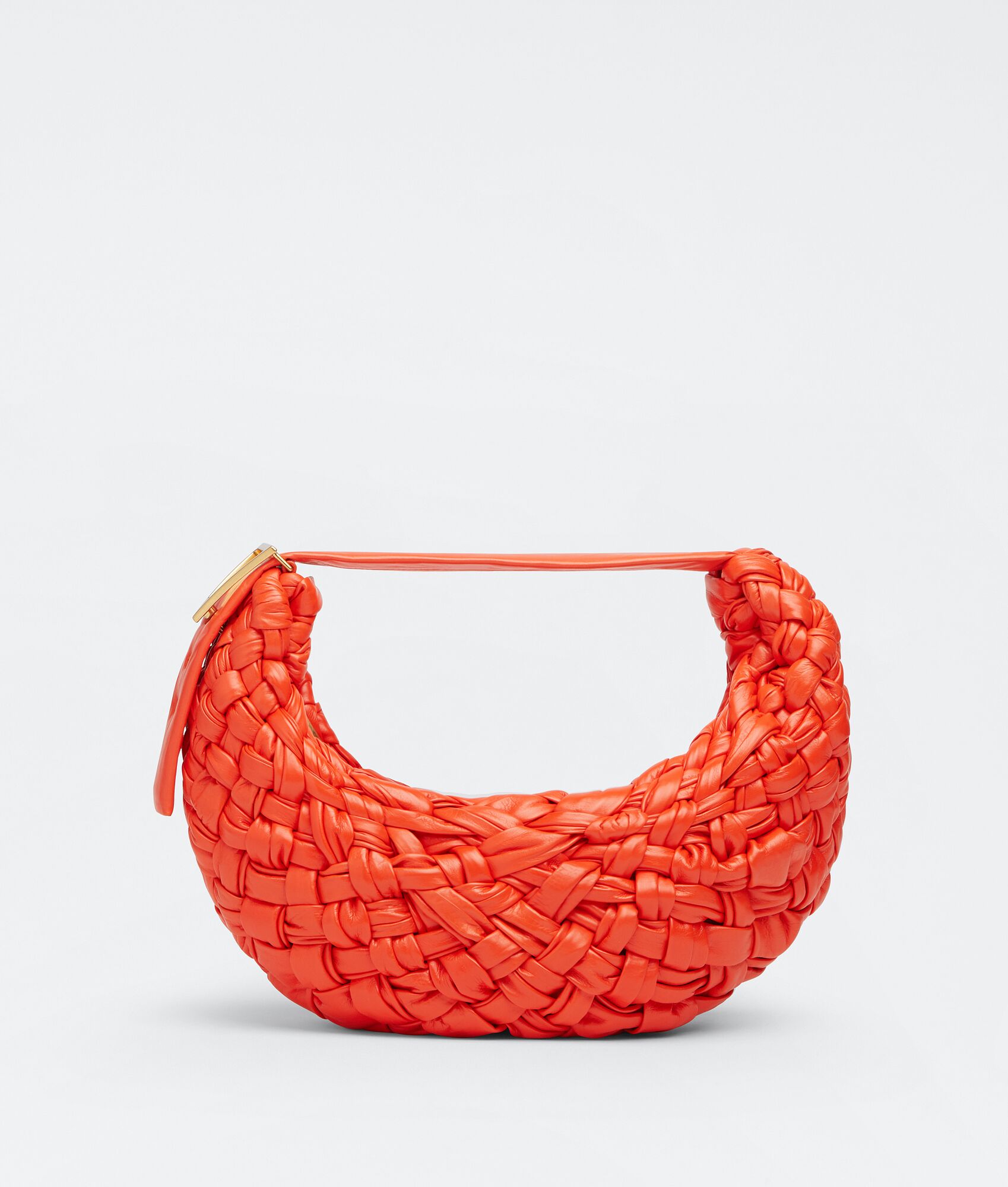 BANANA 亮橙橘編織肩背包 NT$155,300 Bottega Veneta。（Bottega Veneta提供）