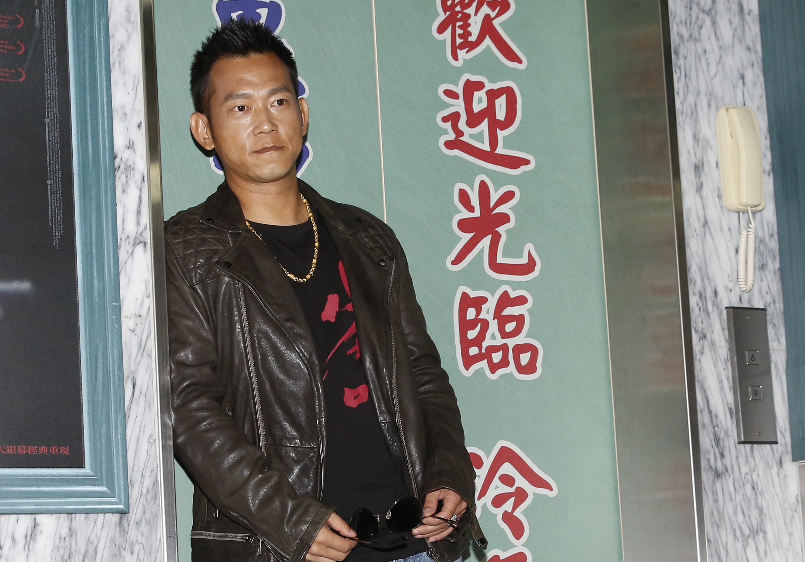 顏正國年輕時主演的《少年吔，安啦！》上映，而他所導的《少年吔》近期爆出合約上的爭議，他在記者會上不願多談。