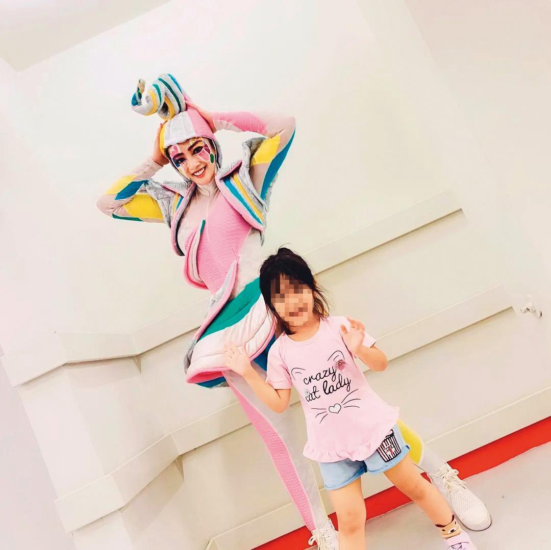 舞思愛也讓女兒在原民語專輯《那葡萄樹上的女孩》內發聲。(翻攝自舞思愛IG)