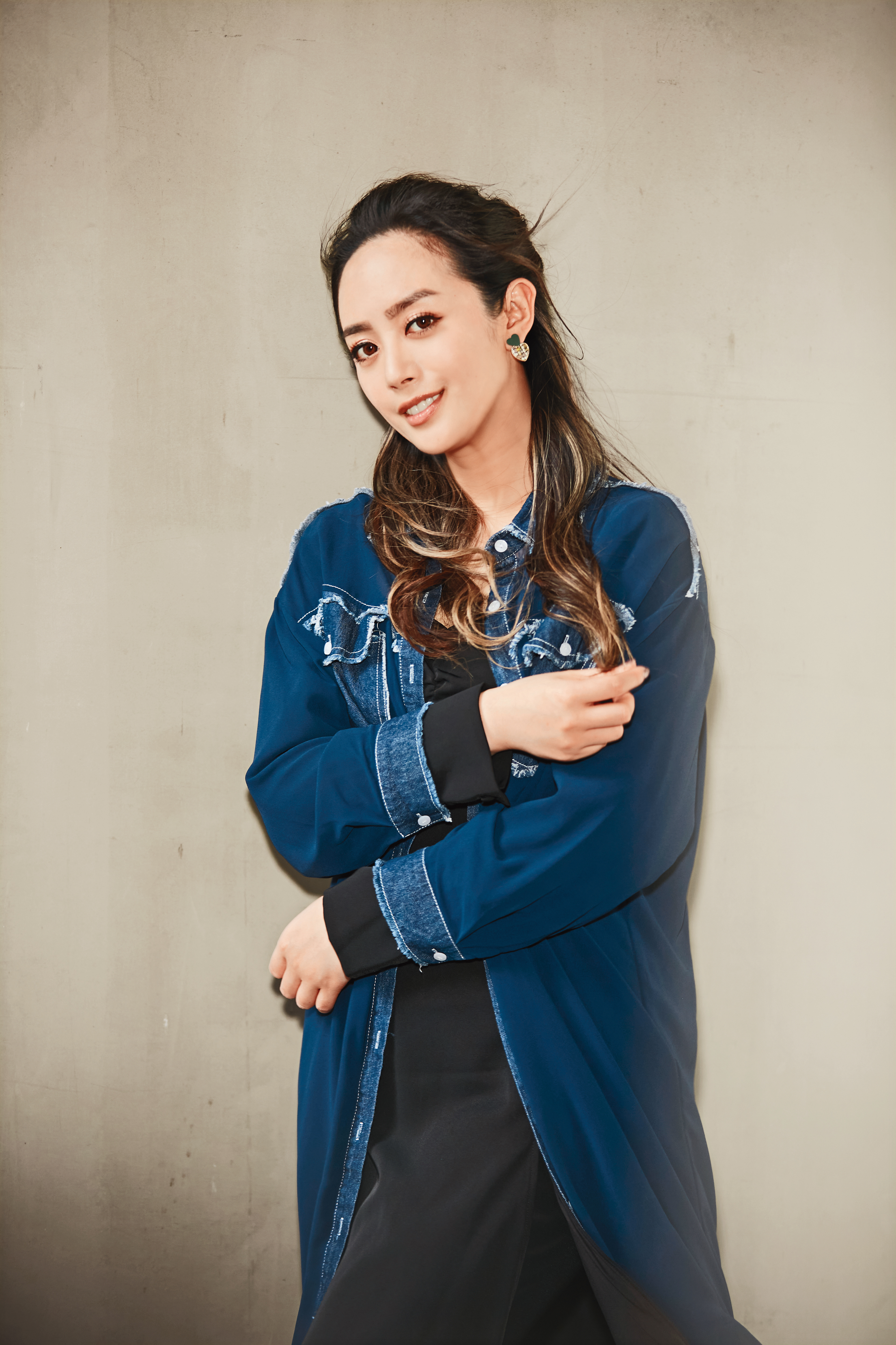 舞思愛星途屢生波折，在出唱片的道路上熬了20年。