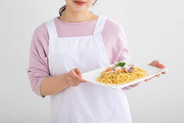 日本北關東地方人妻偷情團隊「不倫互助會」，她們會互相幫忙掩飾，讓成員安心跟情人約會。（示意圖，photoAC）