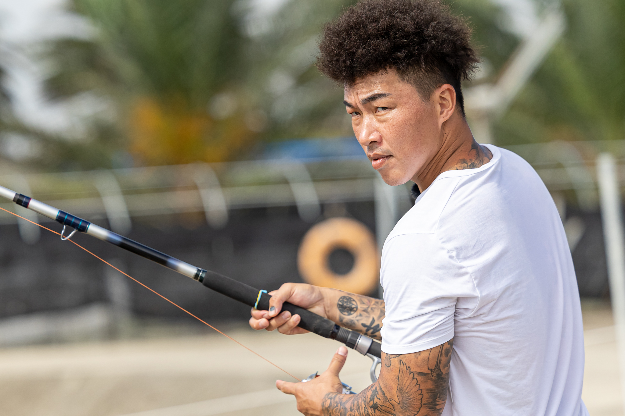 郭泓志錄影展現超高釣魚技巧。(好看娛樂提供)