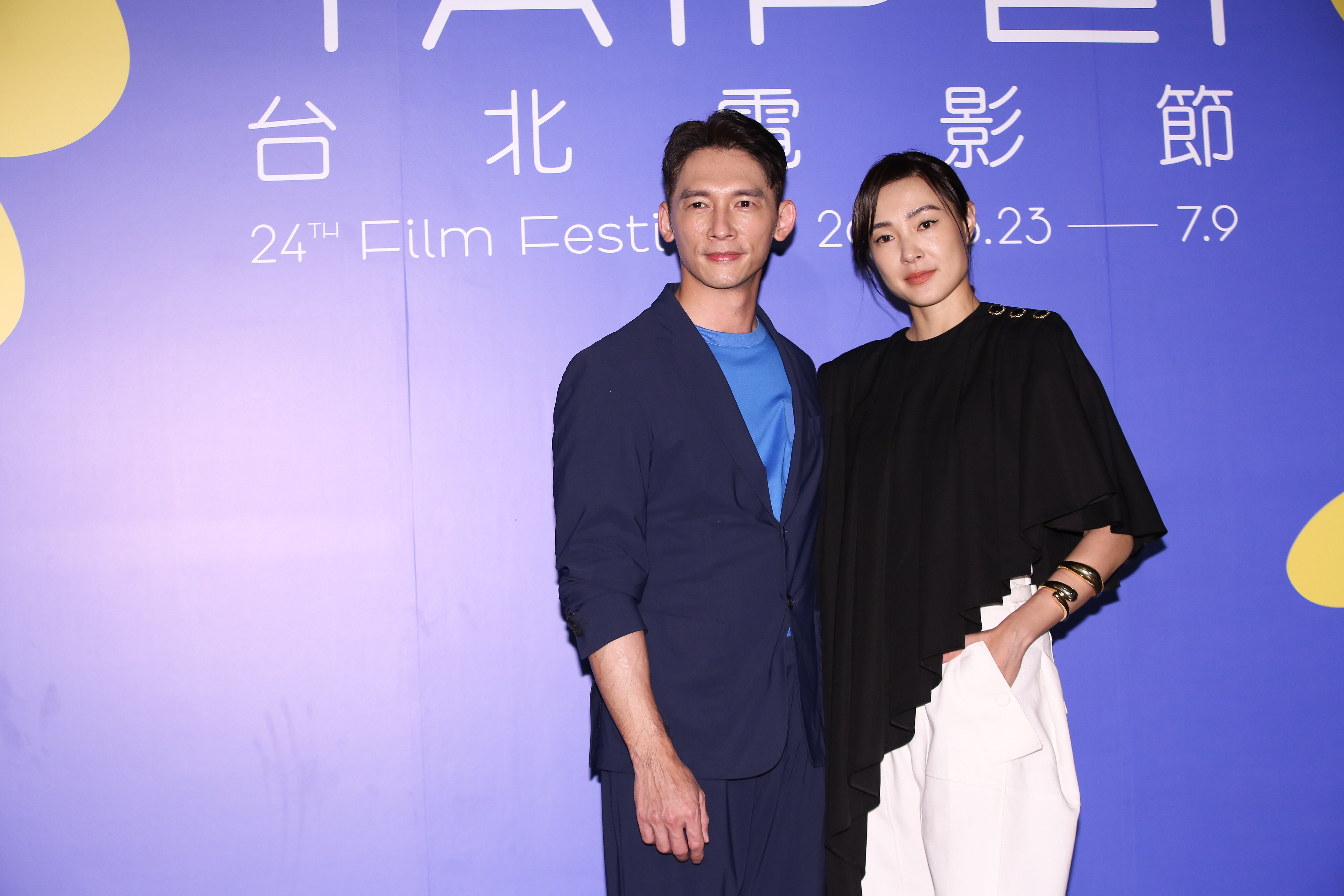 温昇豪(左)與曾珮瑜(右)在《夢遊樂園》飾演假面夫妻。