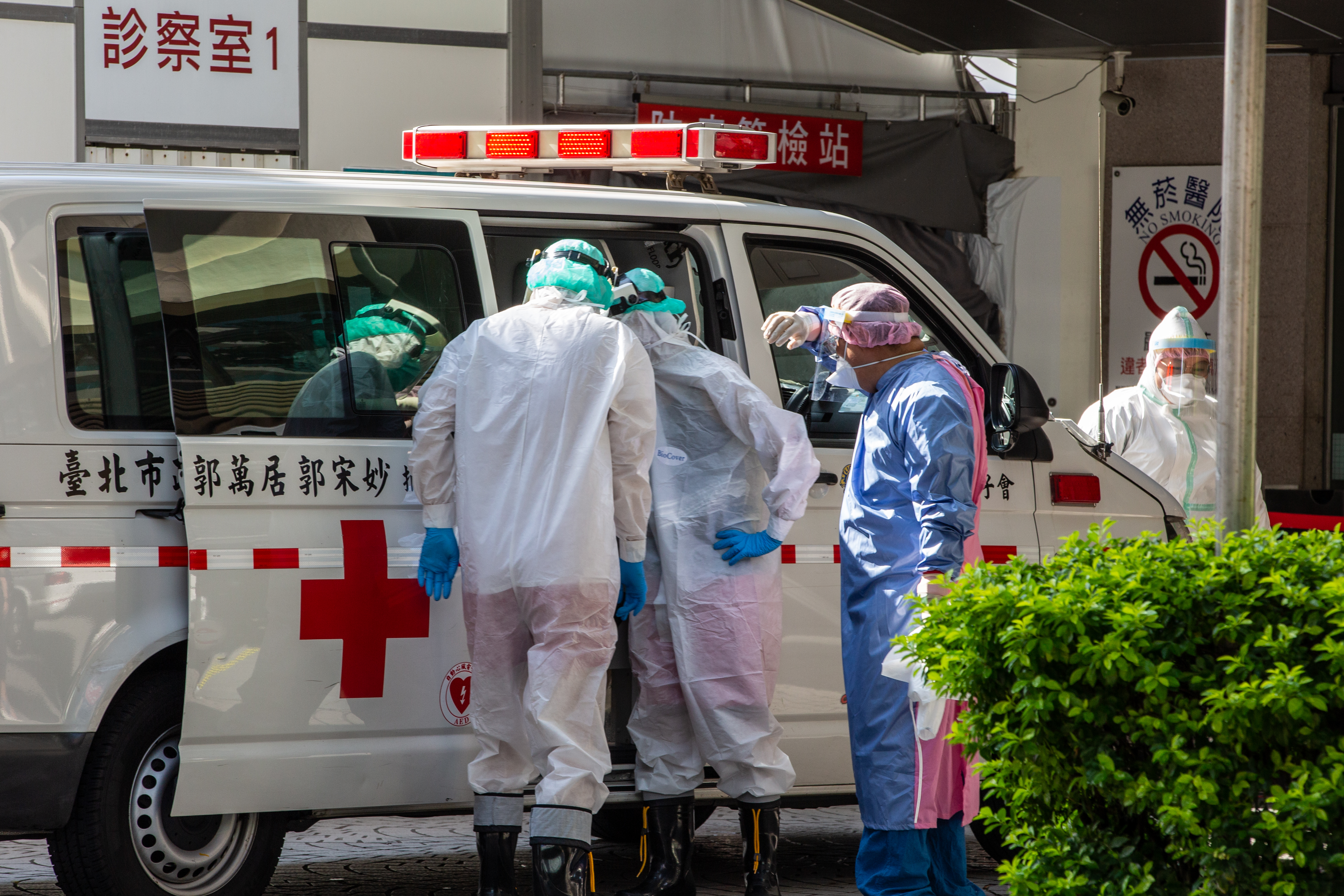 國內新增40,398例COVID-19確定病例，其中包含40,293例本土個案及105例境外移入。（示意圖，本刊資料照）