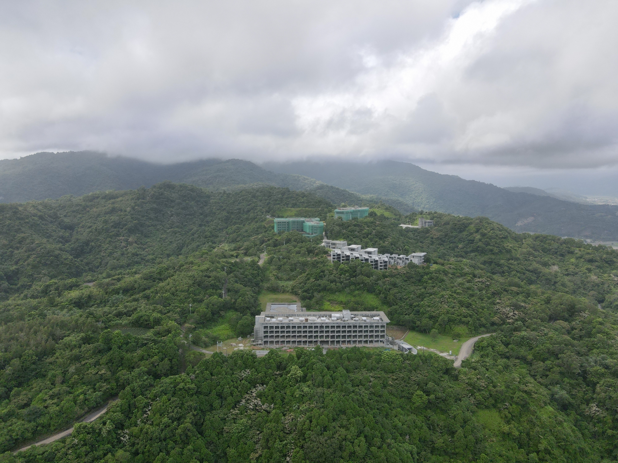 喜來登宜蘭度假酒店位於三星鄉草湖天公廟「玉尊宮」後方山坡地。（張世鈺提供）