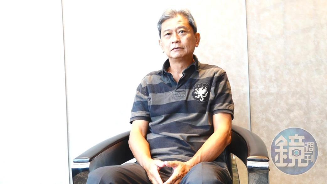 志友營造董事長林建成曾親眼看過連勝武、吳東進帶投資團隊到工地考察。