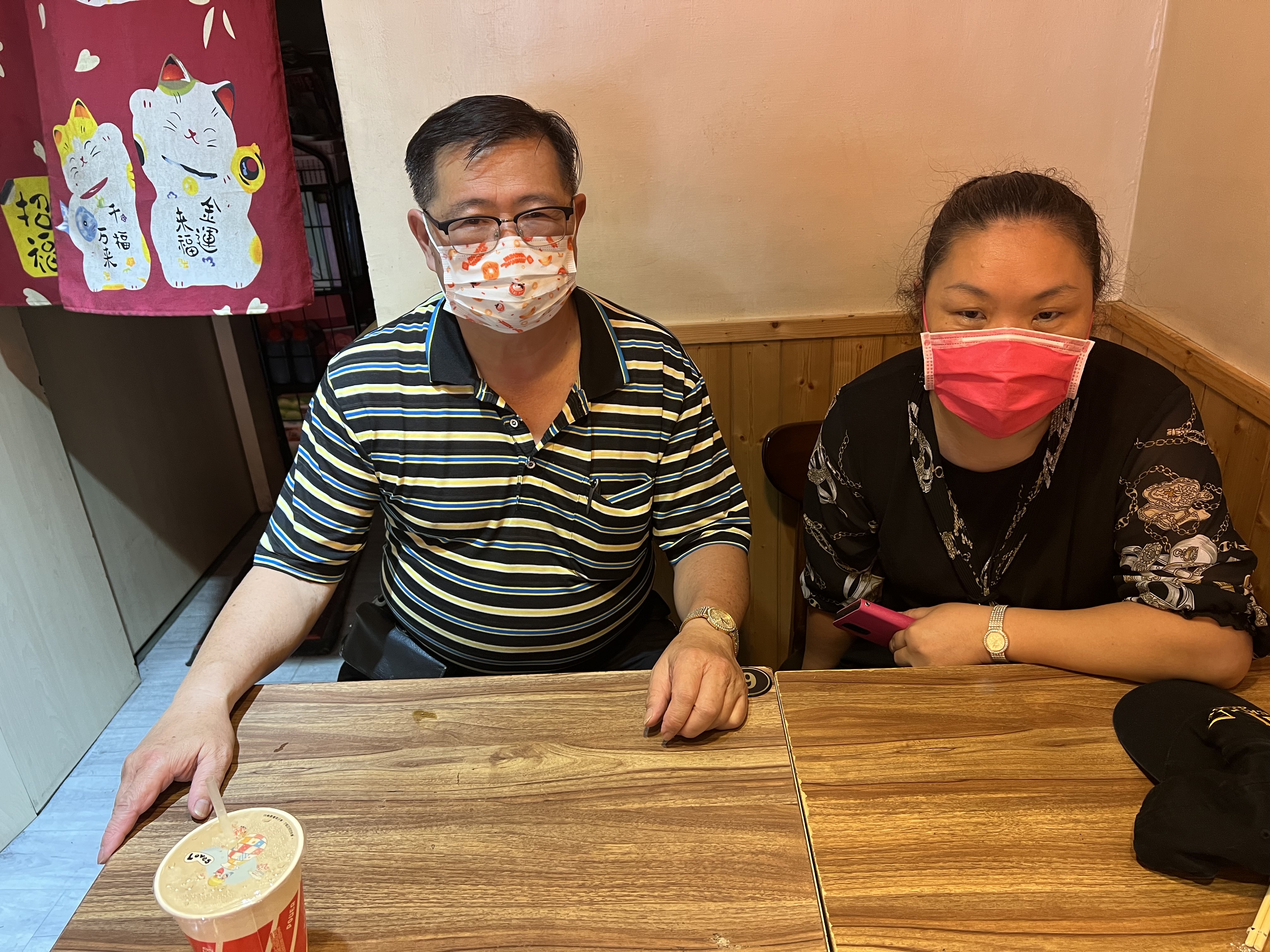 消費者鄧姓退警夫妻。
