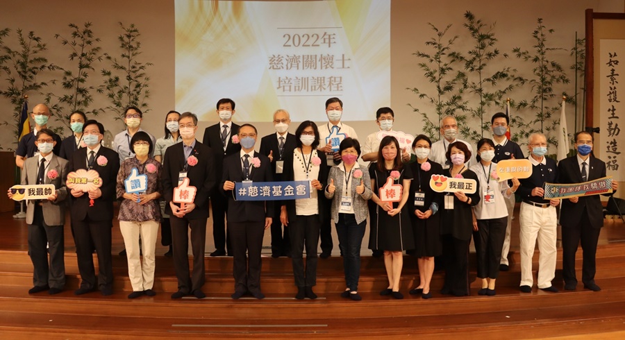 慈濟與相關社會工作與志願服務等專業單位合作開辦「關懷士」培訓與認證機制。（慈濟基金會提供）