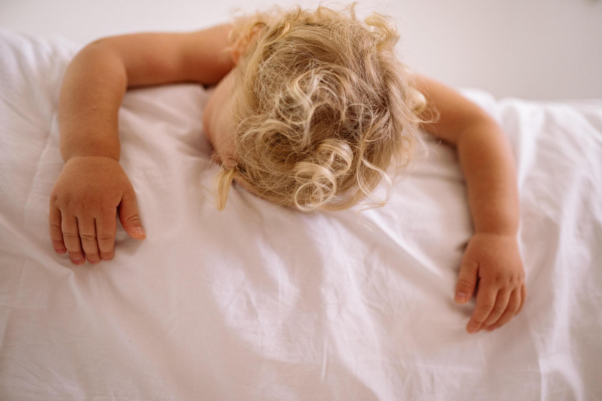 睡眠專家表示,「趴睡」是對人體最不好的。(示意圖,翻攝自Pexels)