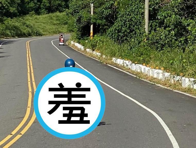 網友捕捉比基尼女子畫面,吸引超過2萬名網友按讚朝聖。(翻攝自爆廢公社)
