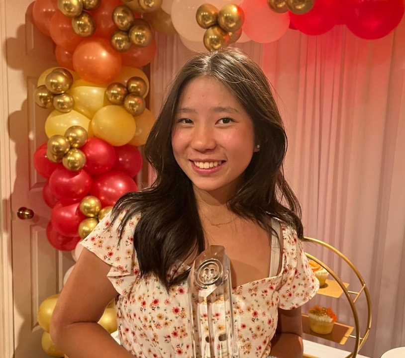 莉亞贏得了獎金但必須等到18歲才能拿，除了打算拿來唸大學，也希望帶爸媽出去玩。（翻攝自Liya Chu Instagram）