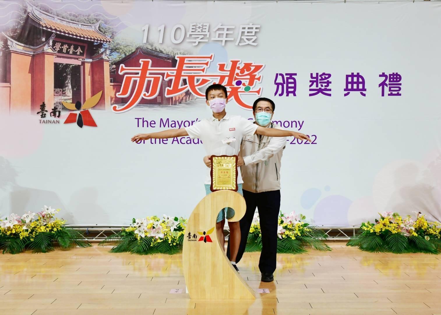 好多同學都和黃偉哲一起演了《鐵達尼號》，但你們那時候應該還沒出生吧？！（台南市政府提供）