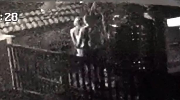 女屋主看監視器確認有無竊賊，意外看到18禁！影片曝光讓主播高潮嗨叫。（翻自英國《每日星報》）