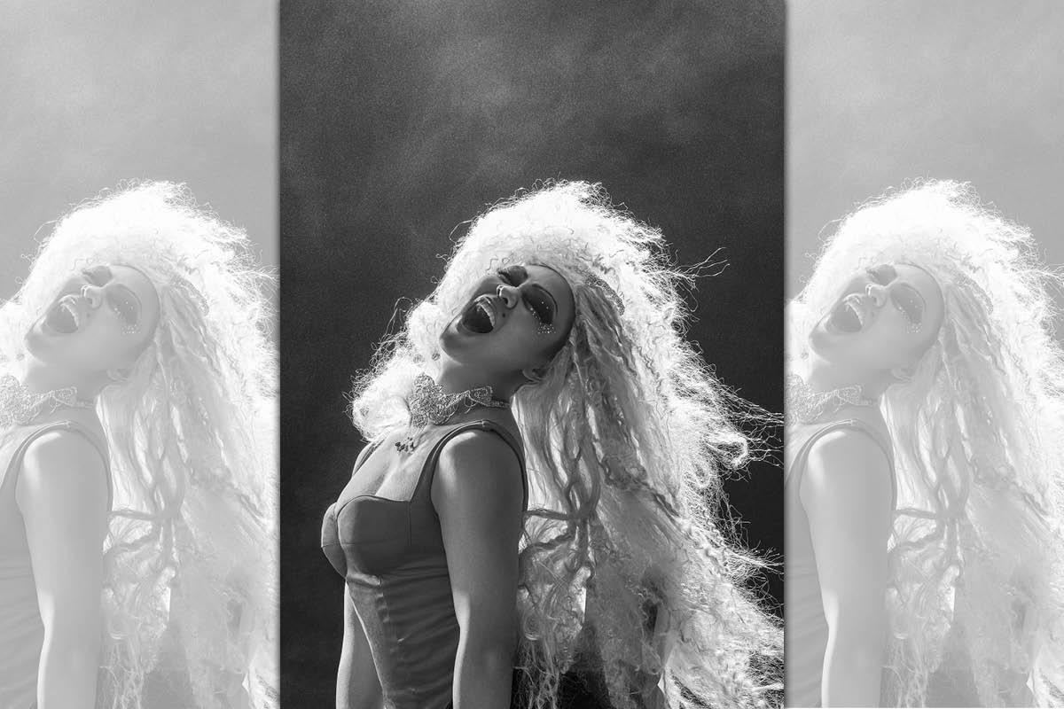 那那大師的黑白酷炫海報向偶像克莉絲汀(Christina Aguilera)致敬。(小鋼砲娛樂提供)