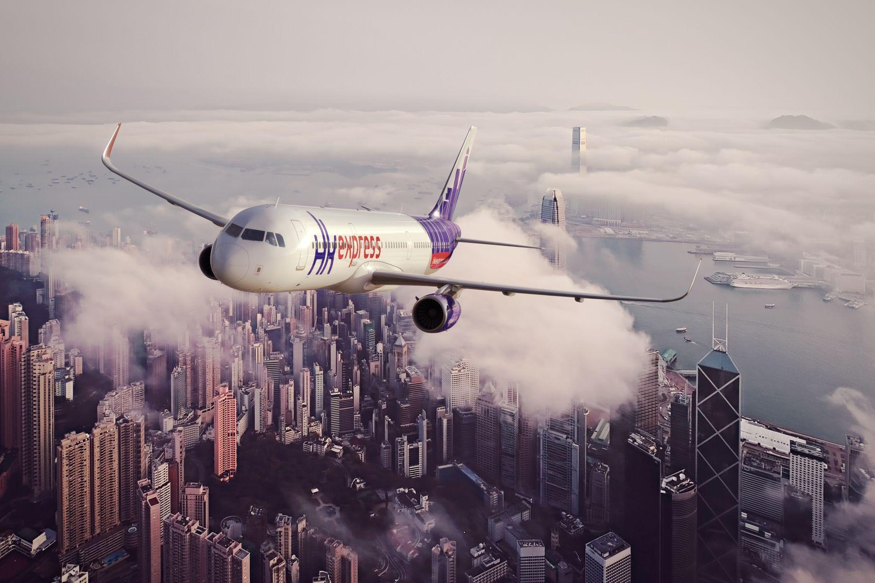 港媒報導，今下午一架從台北飛往香港港的客機機艙冒煙，緊急降落後暫無人受傷。（示意圖，非當事班機，HK Express官網）