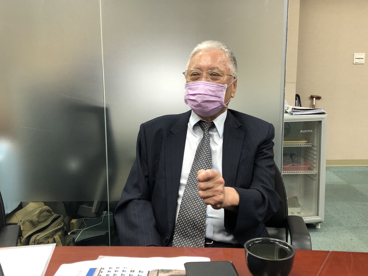 楊姓董座獲釋後向本刊痛批翁姓律師沒有職業道德，質疑他是共犯之一。