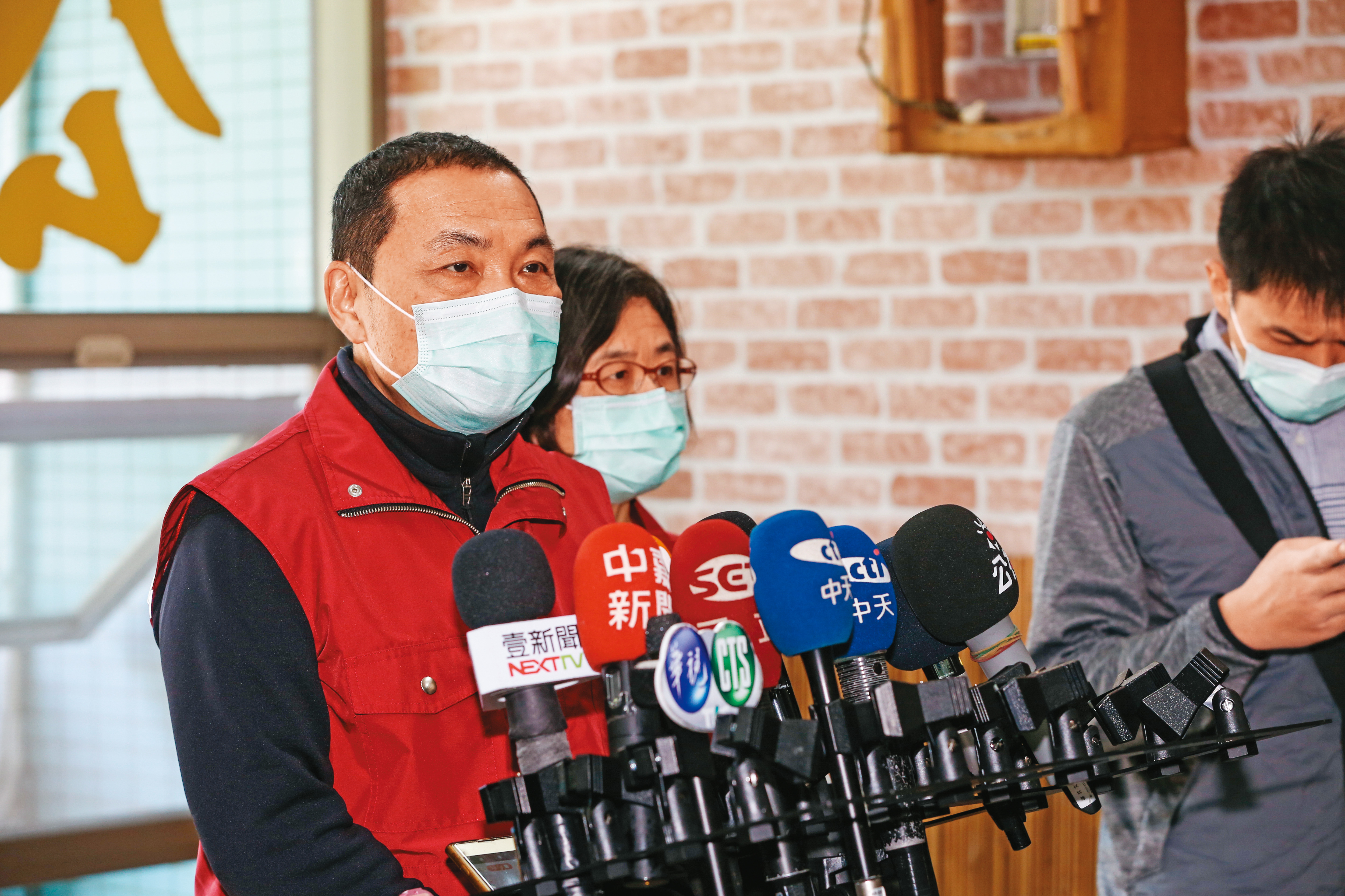 新北市長侯友宜（圖）近日深陷恩恩案風波，黨內憂心年底選戰恐缺乏重量級選將擔任藍營領頭羊。