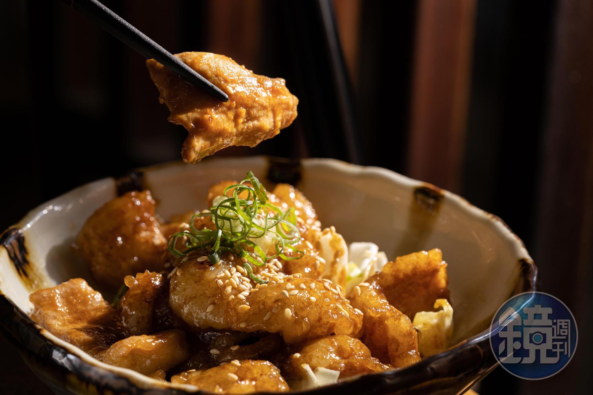 下酒恩物「炒味噌牛腸」油脂豐厚，富有嚼勁。（300元／份）