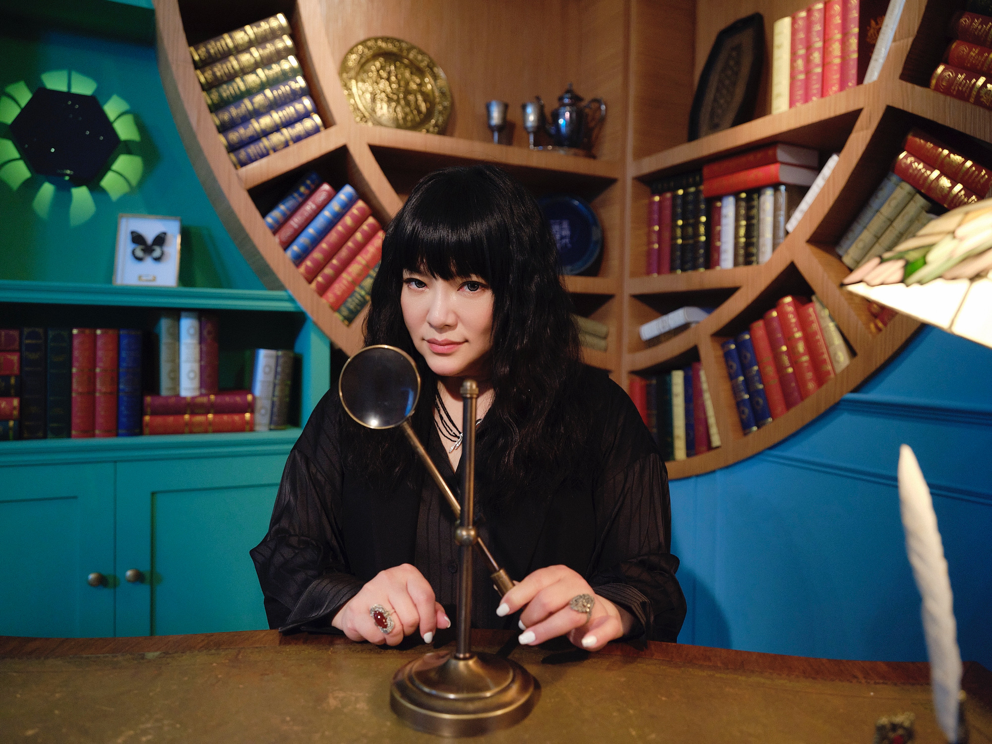 占星大師唐綺陽日前也宣布確診，自嘲「工作狂賺到一週假期了，耶」。（翻攝自唐綺陽占星幫臉書）