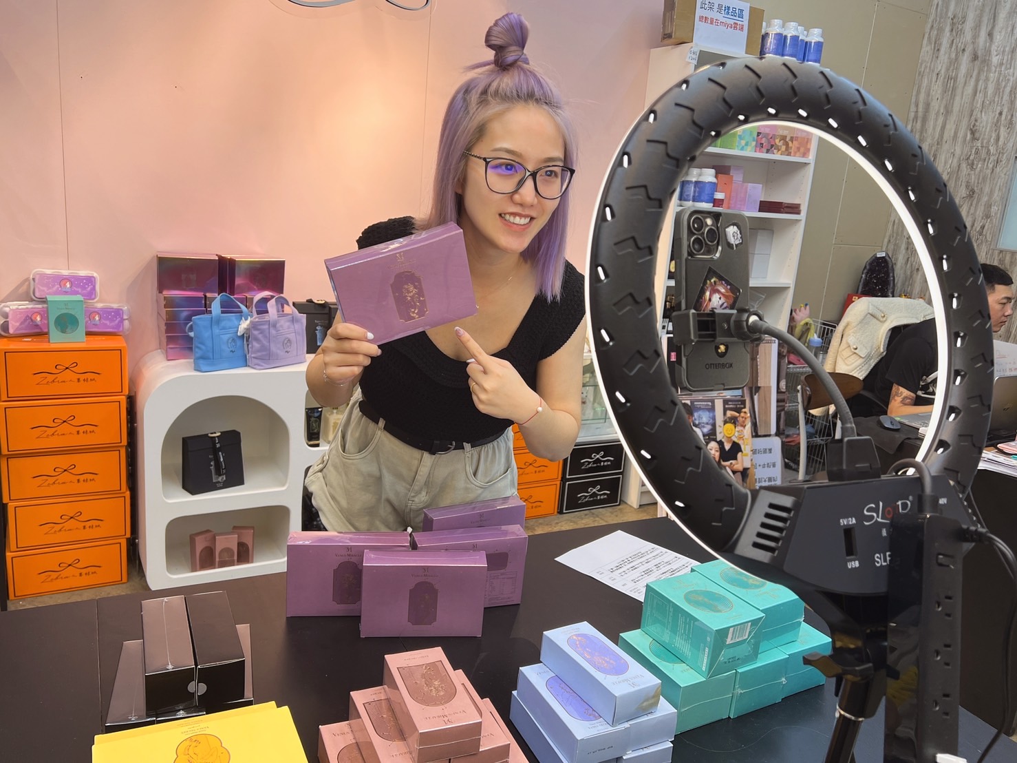 直播主「Miya人妻妹紙」成為LINE首位首場直播營業額即破千萬的直播主。（翻攝自Miya直播）