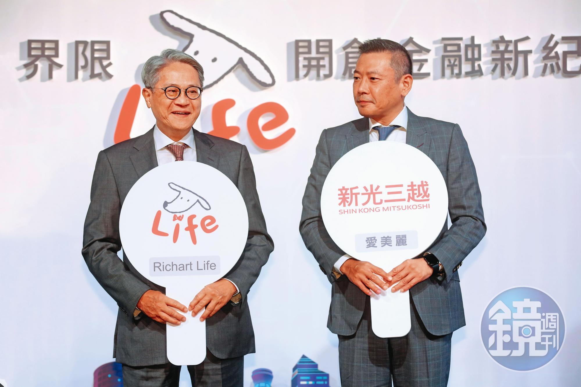 堂姪吳昕陽（右）向吳東亮（左）求援，吳東亮只好回鍋任新光三越董事。