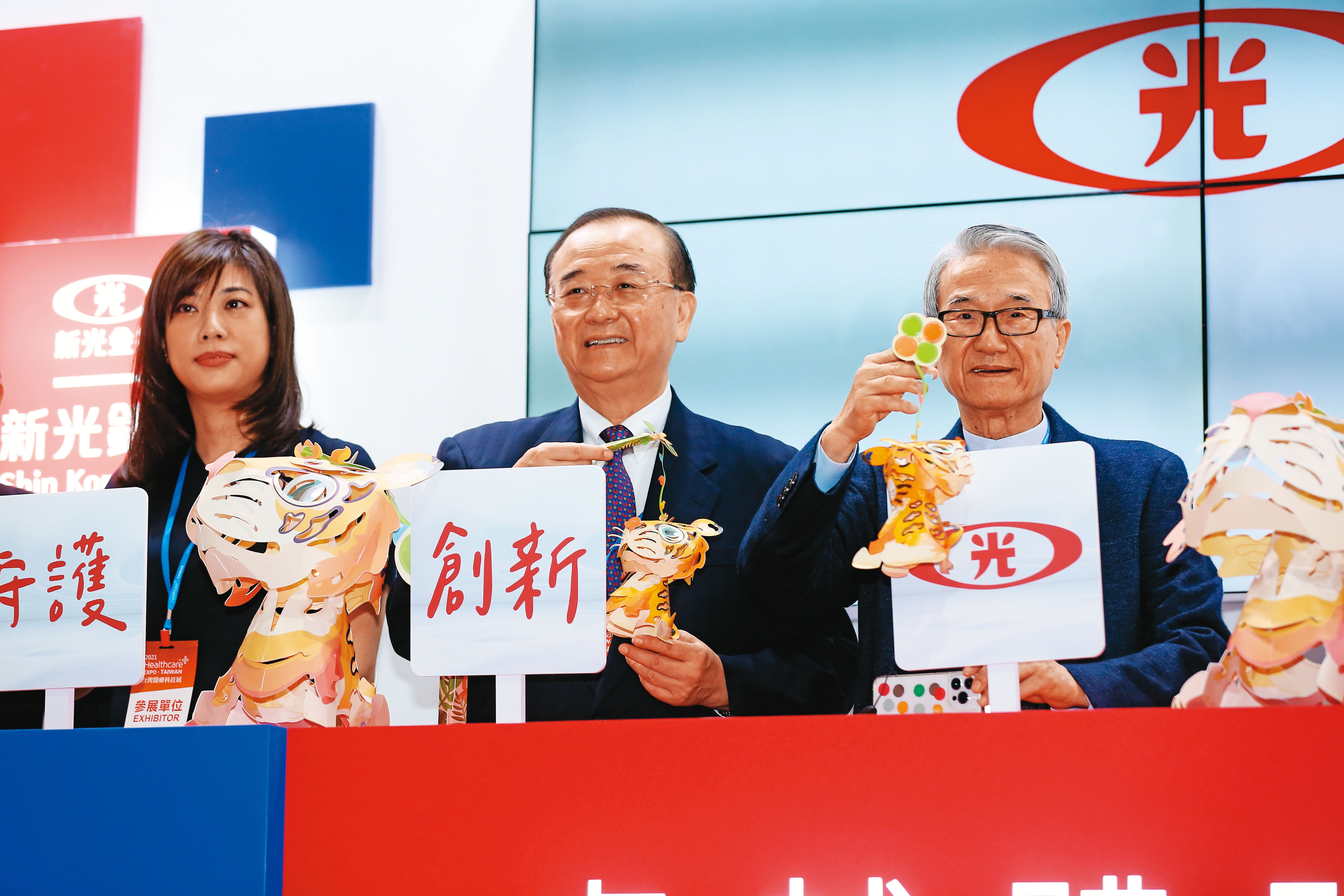 吳東進個人持股新光三越逾10%，力推新光三越IPO以增加控制力。