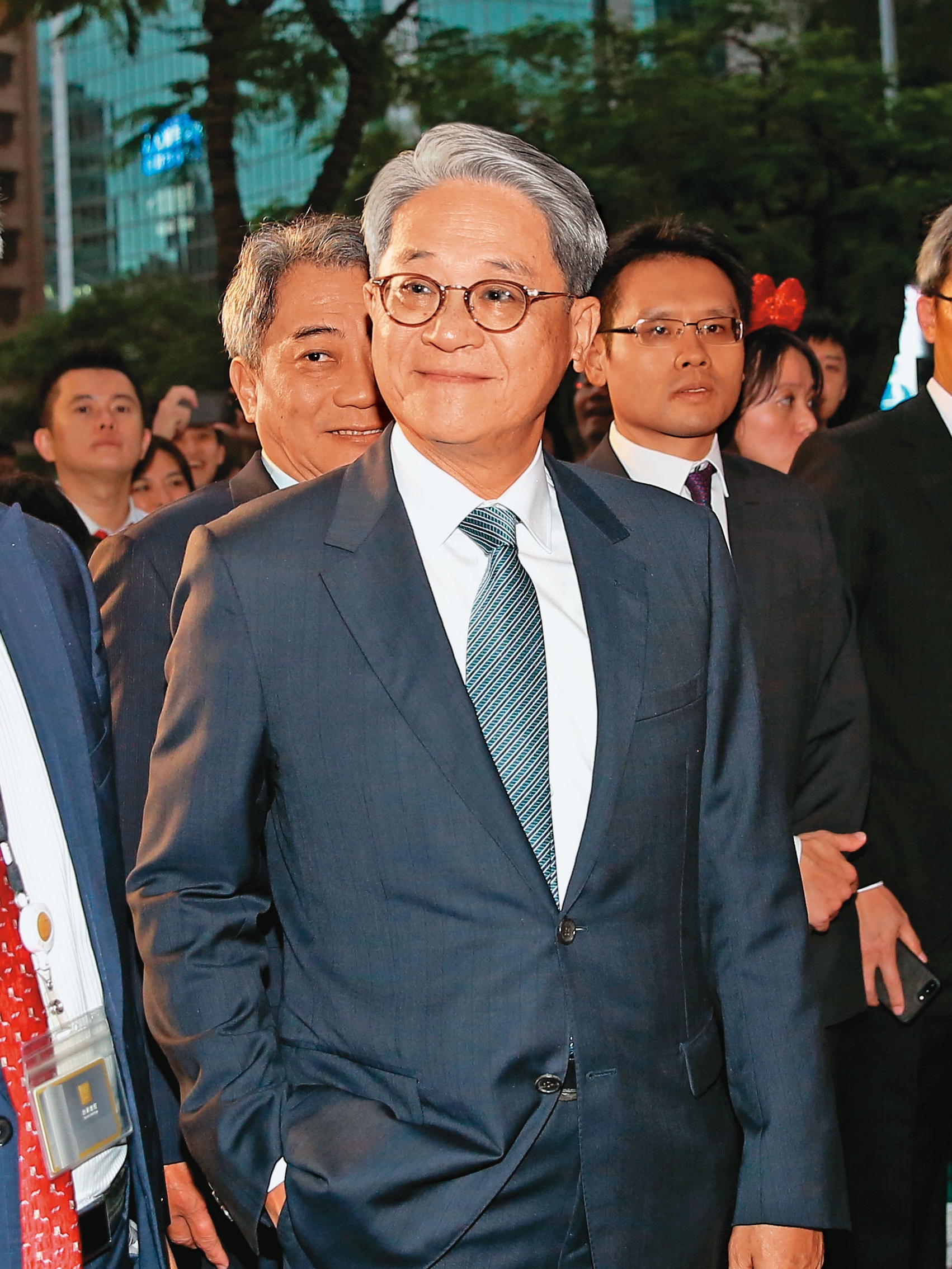吳東亮在新光三越董事會上，力挺堂姪吳昕陽。