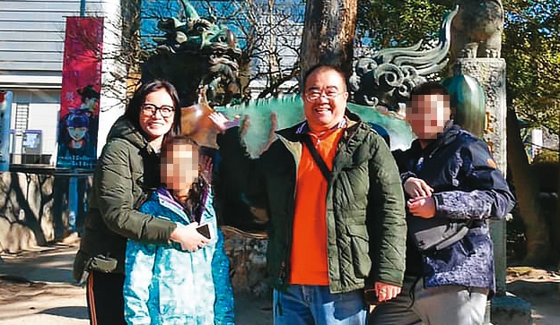 林文雄與長子林中一共創東南亞集團後，由林中一（右2）及媳婦（左）擔任負責人經營。（讀者提供）