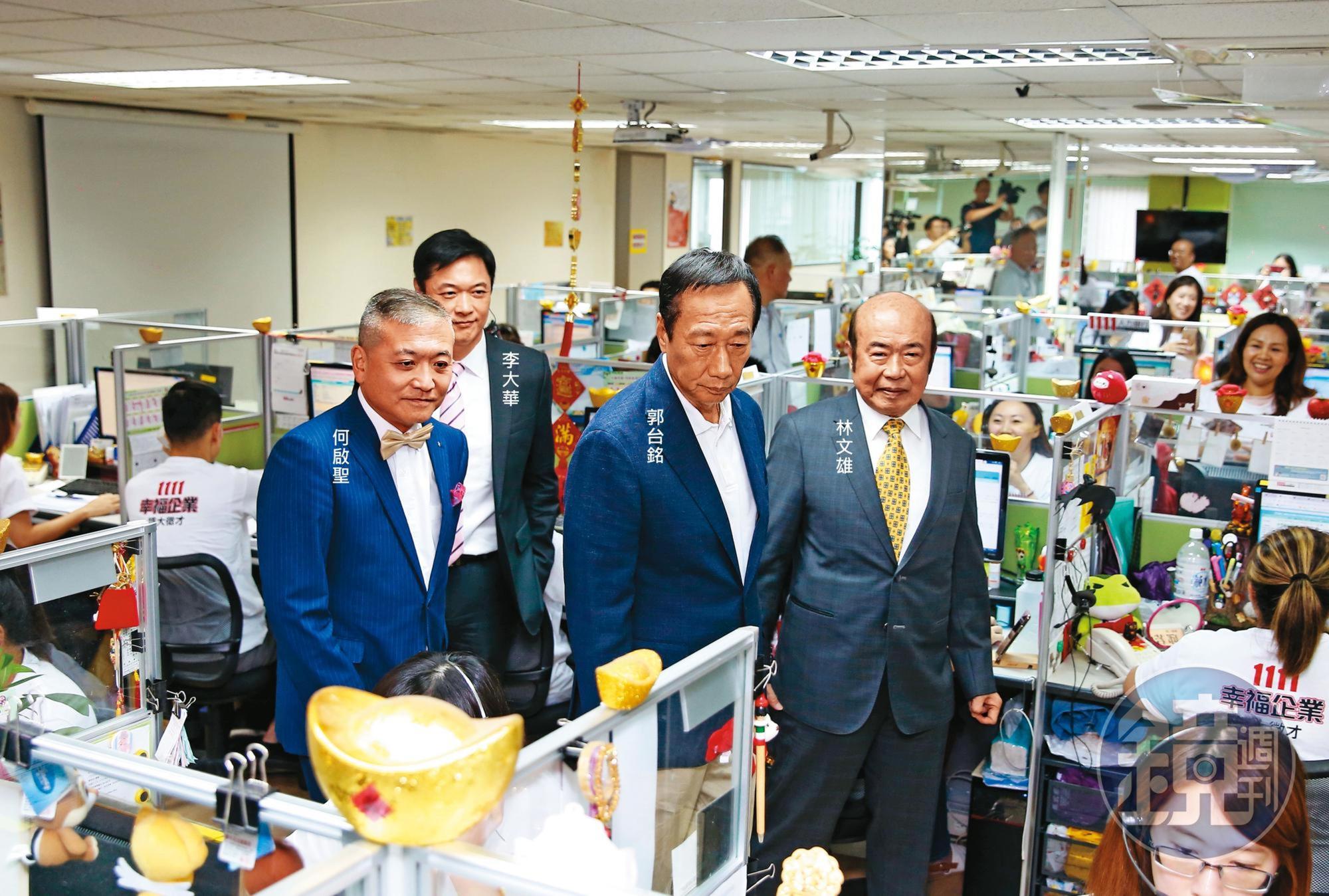 1111總裁林文雄政商關係佳,2019年邀鴻海創辦人郭台銘參觀公司,主播出身的公司發言人何啟聖及李大華全程陪伴。