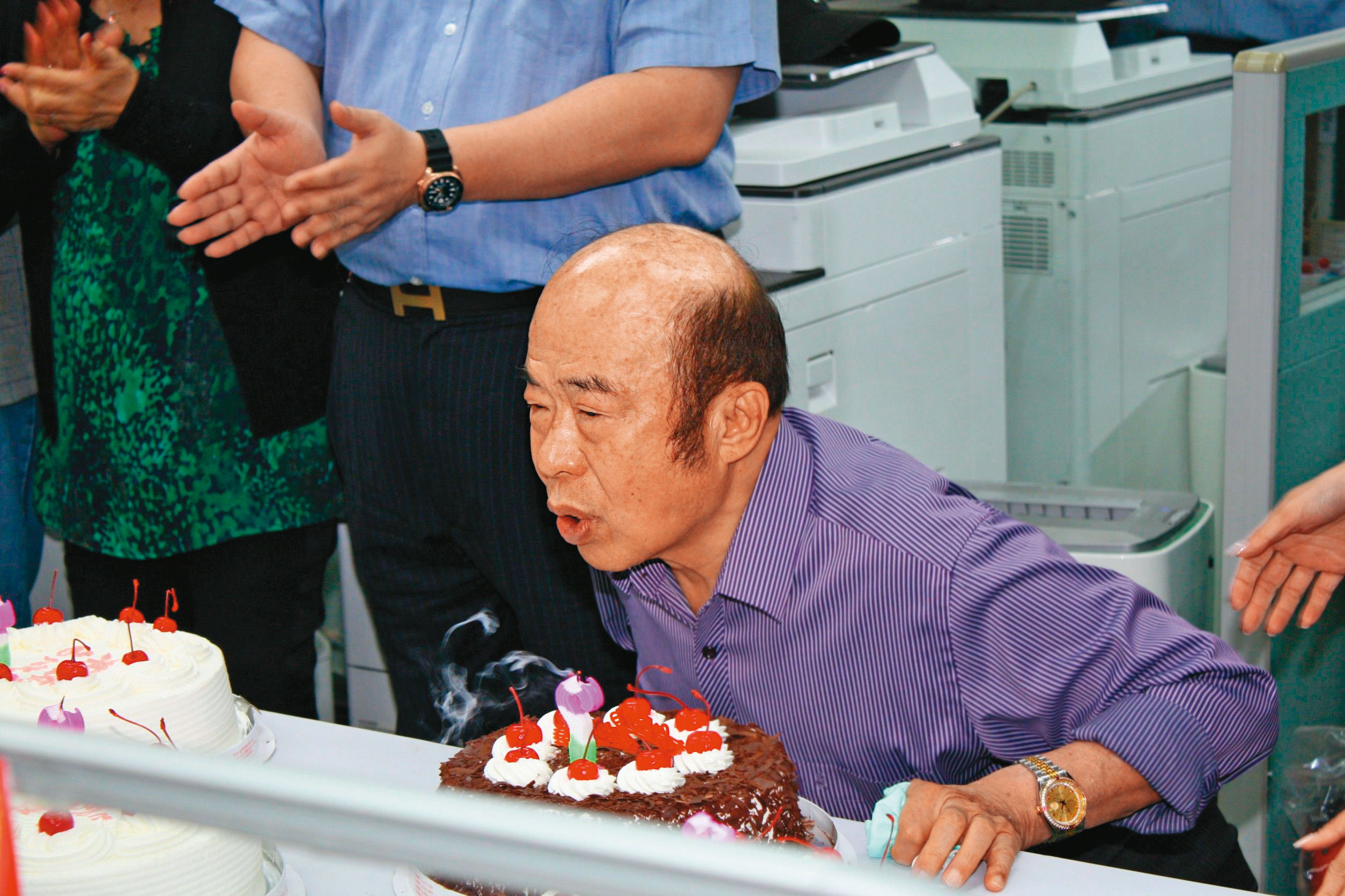 林文雄（圖）去年80大壽，由長子林中一與員工為他慶生。（讀者提供）