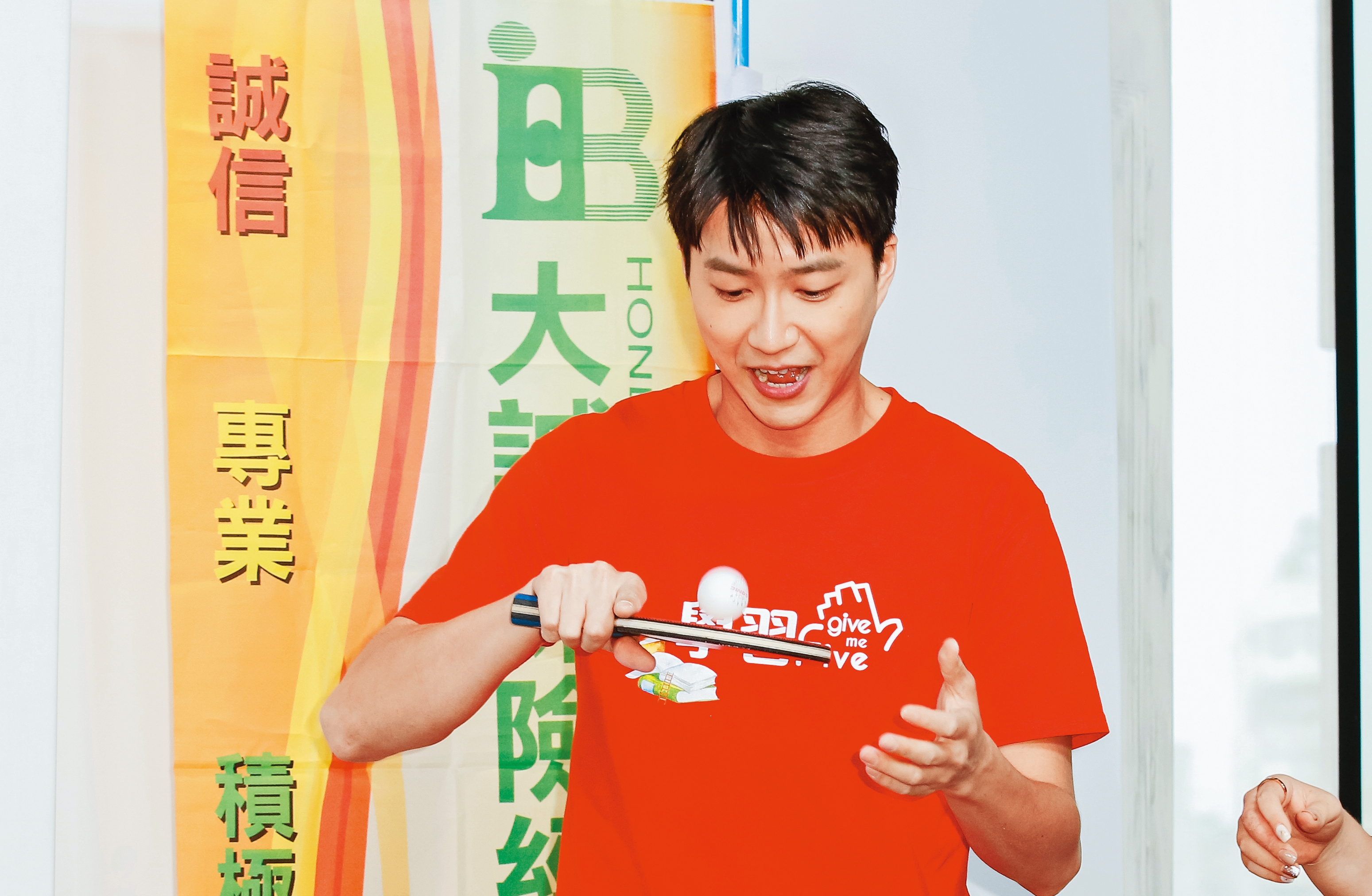 江宏傑一直「怕周球」，拜託試試乙球（羽球）、賺球（撞球）或狼球（籃球）。